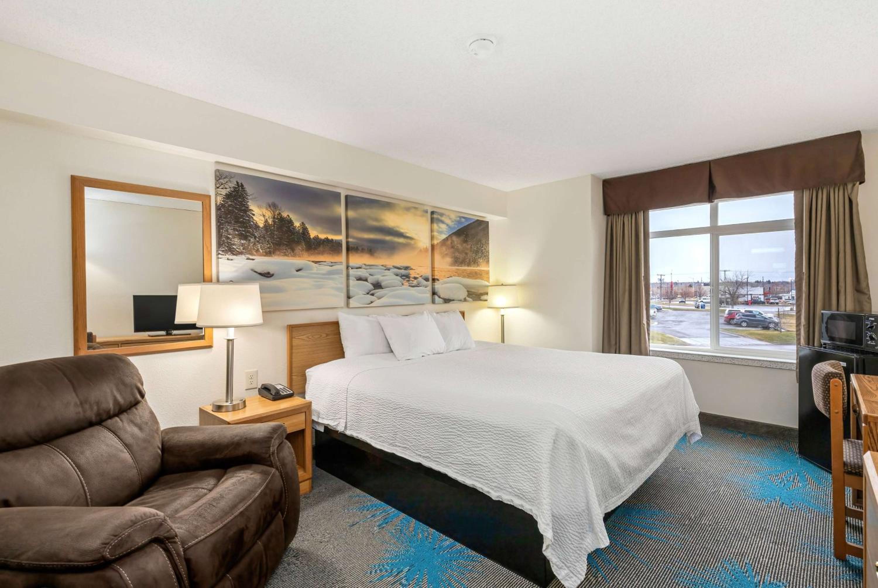 King Room - Non-Smoking - Photo 1