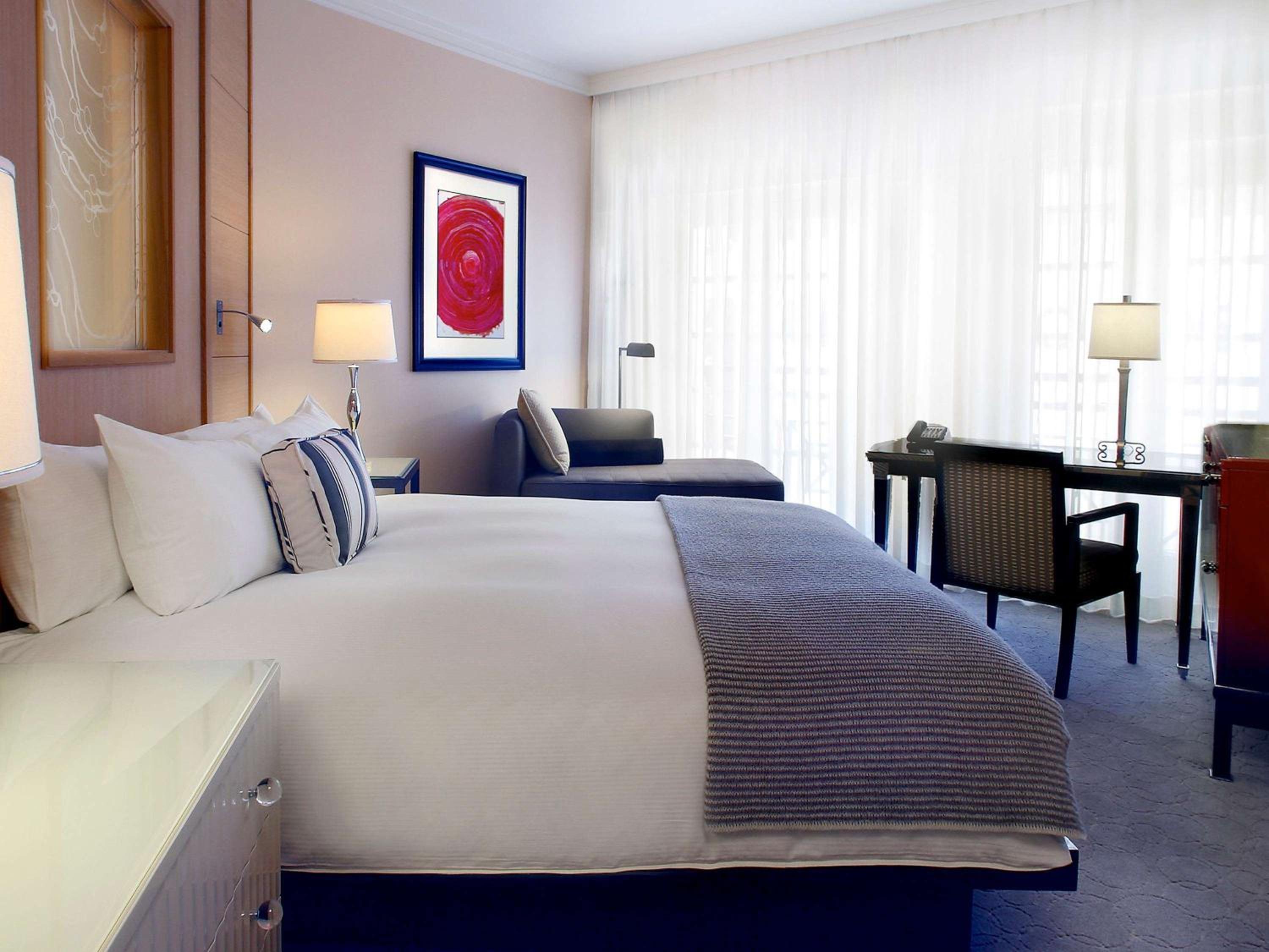 Hollywood Hill View Luxury Room, 1 king-size bed photo 3