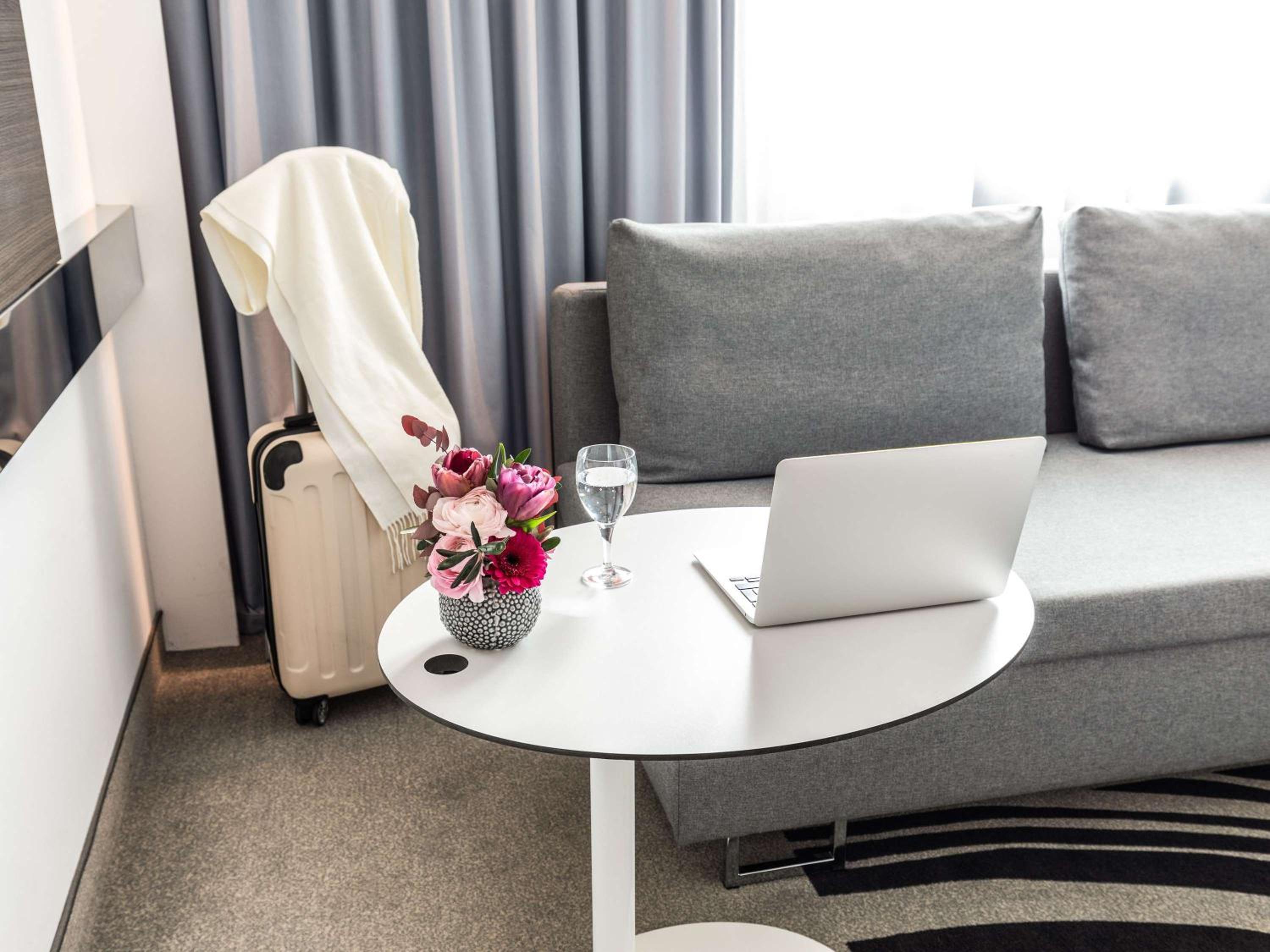 Superior Double Room with Sofa thumbnail 6