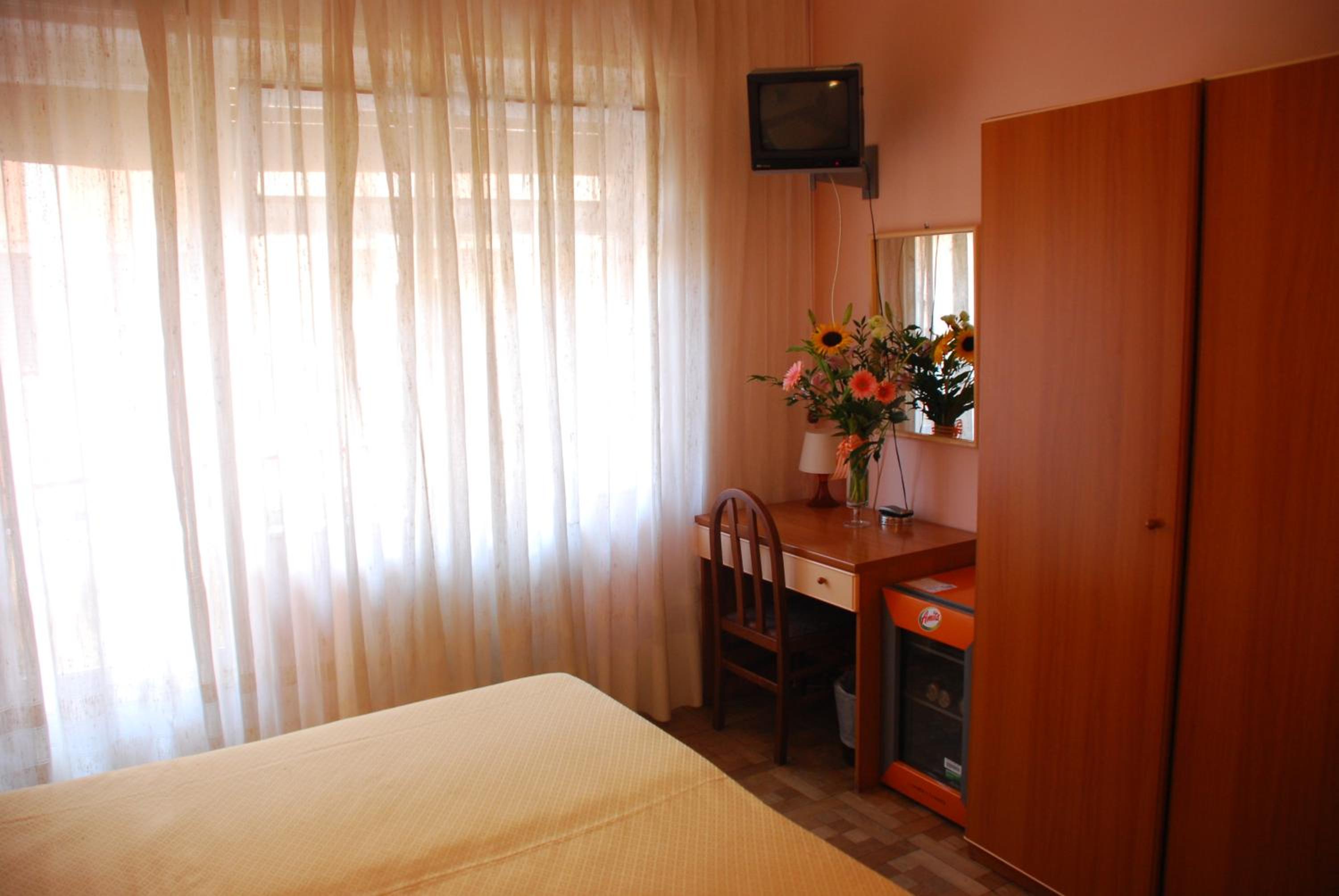Double or Twin Room - Photo 3