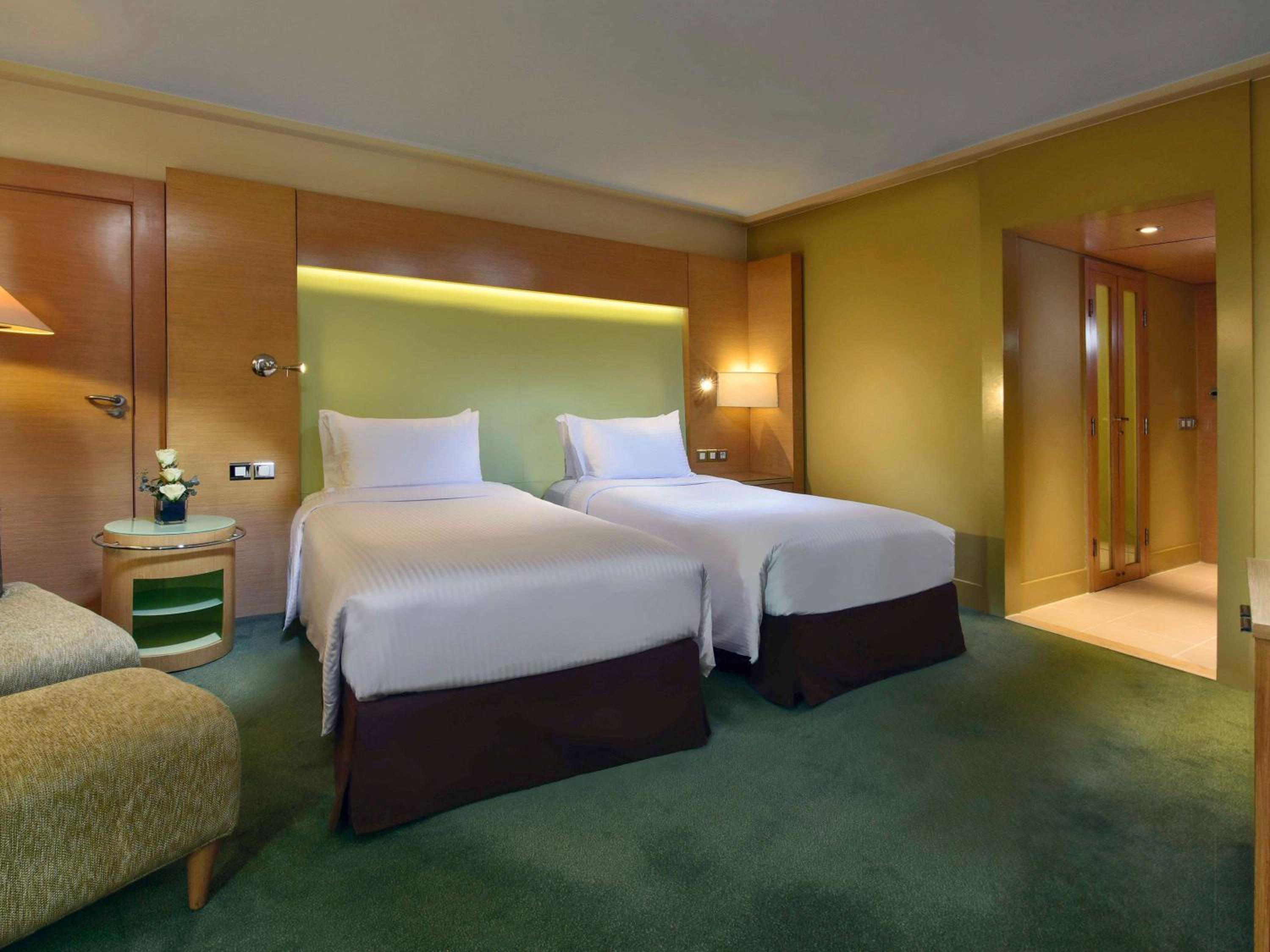 Twin Room with Panoramic Nile View thumbnail 6