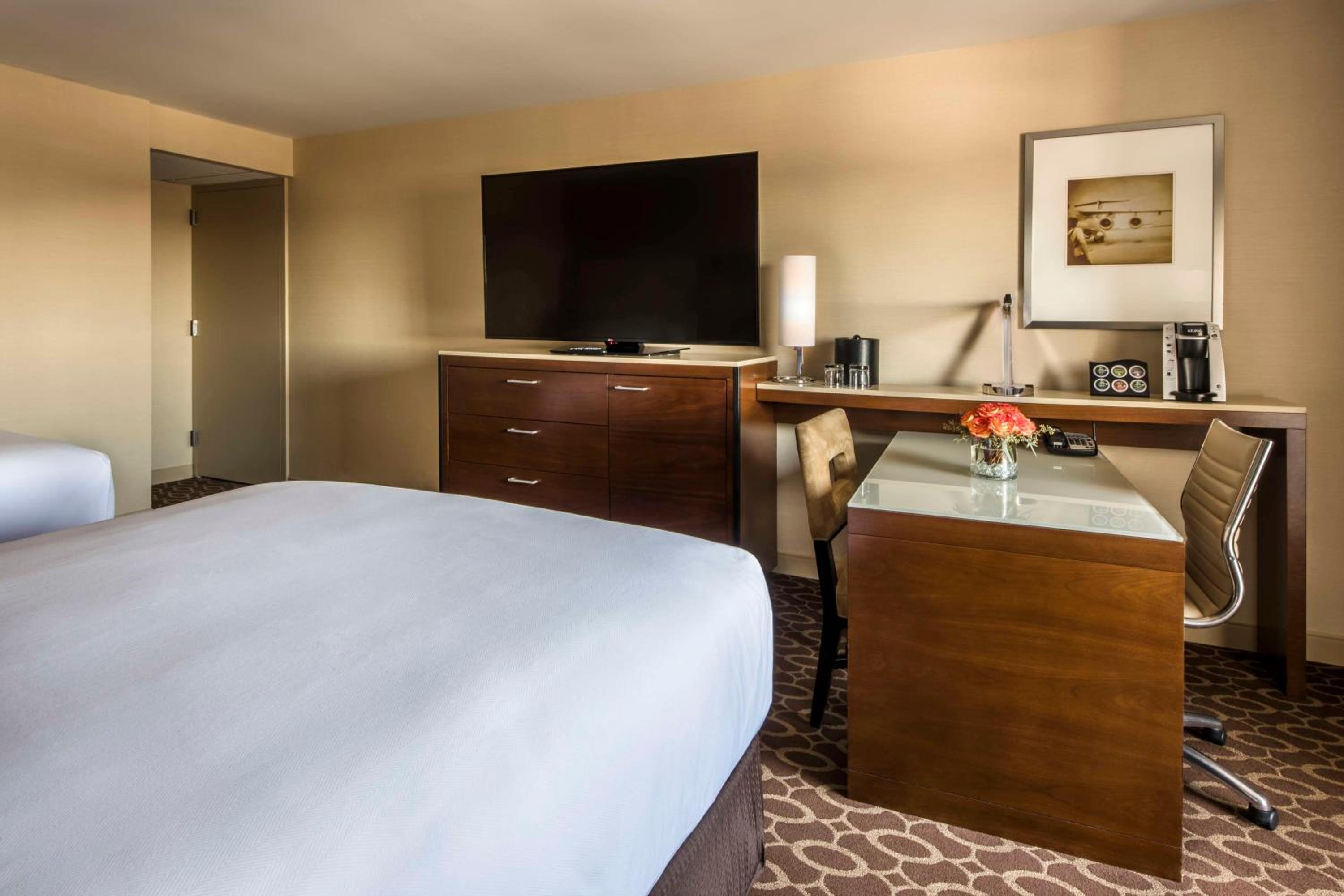 Double Room with Two Double Beds and Accessible Shower - Disability Access - Photo 2