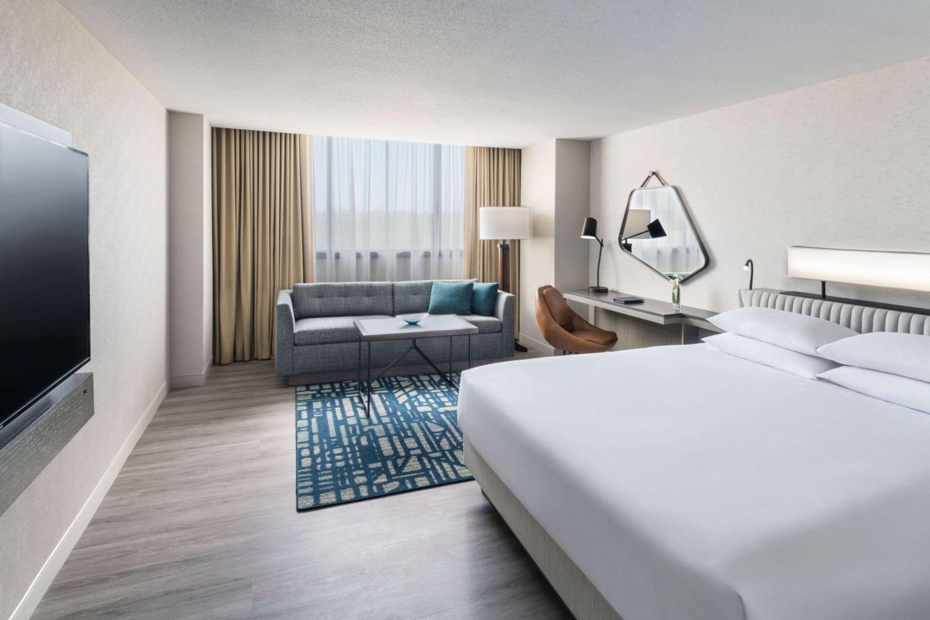 Premier King Room - Photo 3