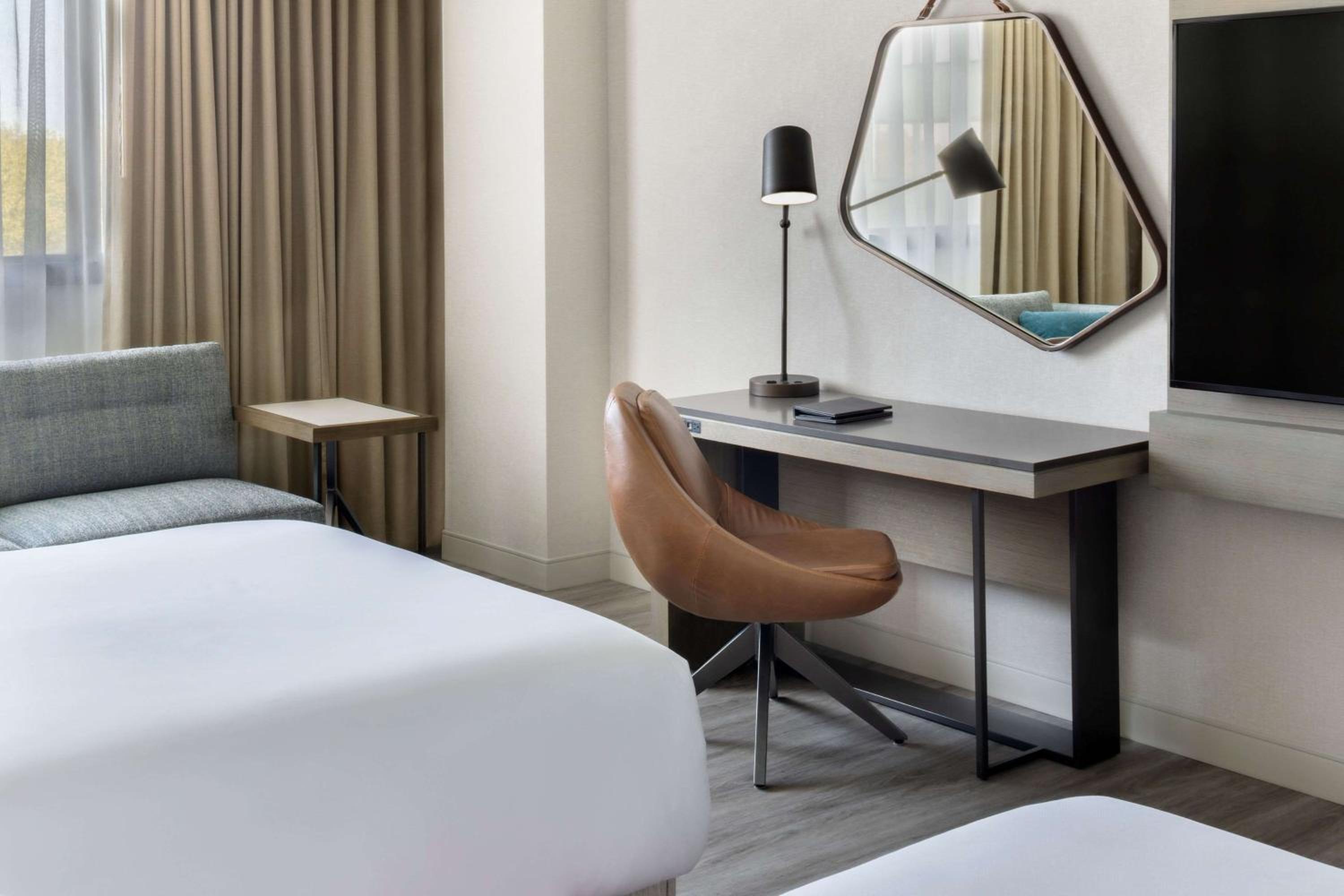 Premier Double Room with Two Double Beds - Photo 3