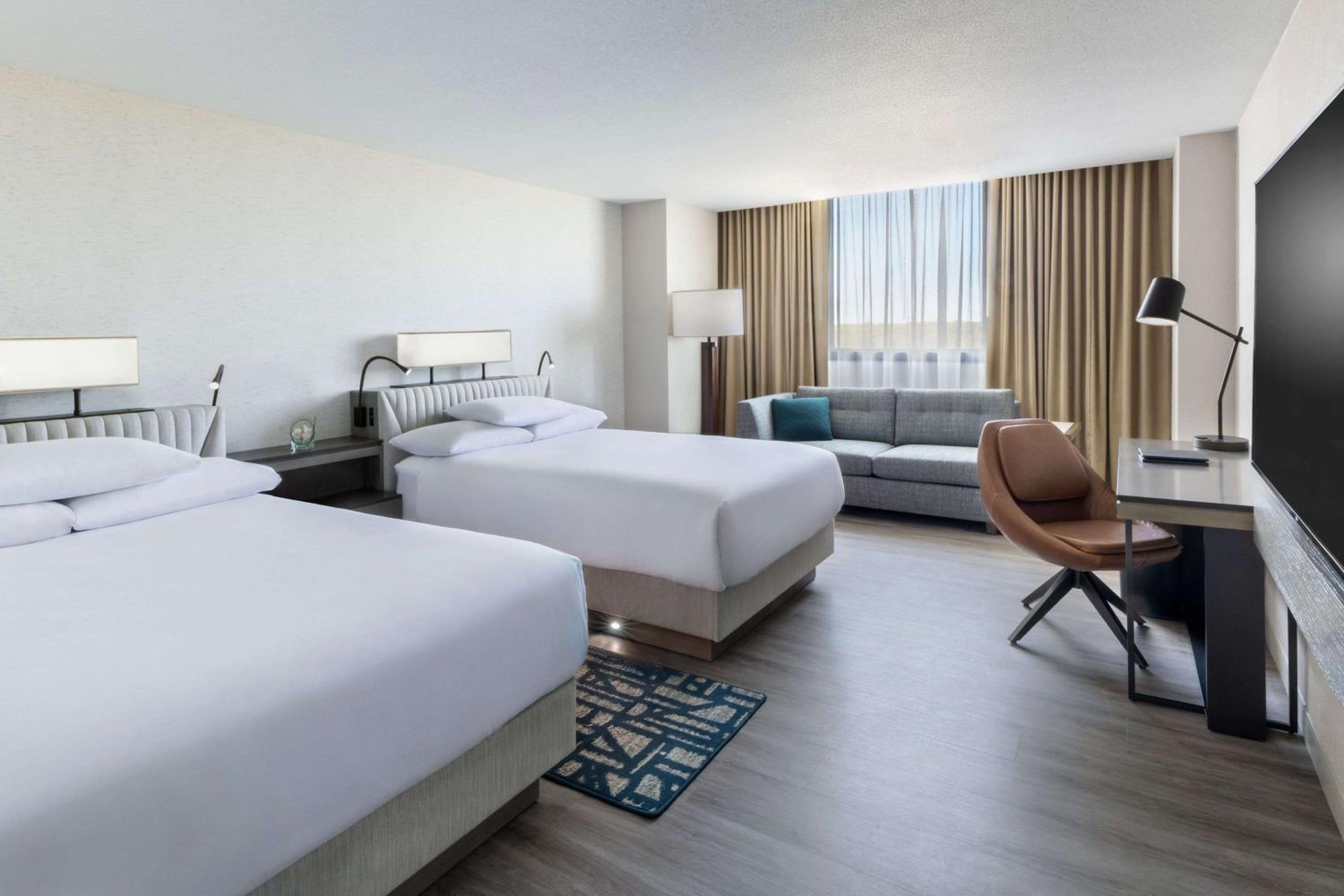 Premier Double Room with Two Double Beds - Photo 2