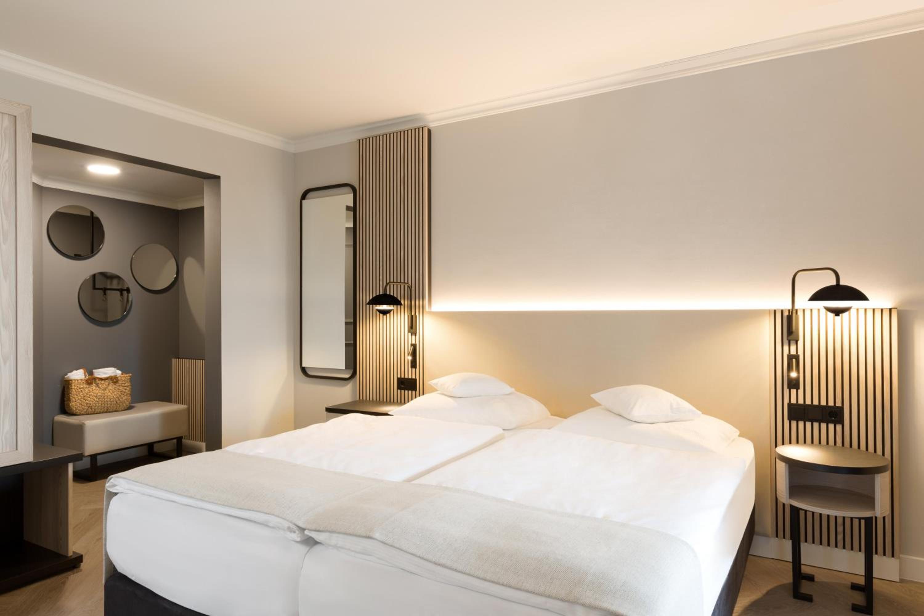 Renovated Junior Suite with Balcony thumbnail 6