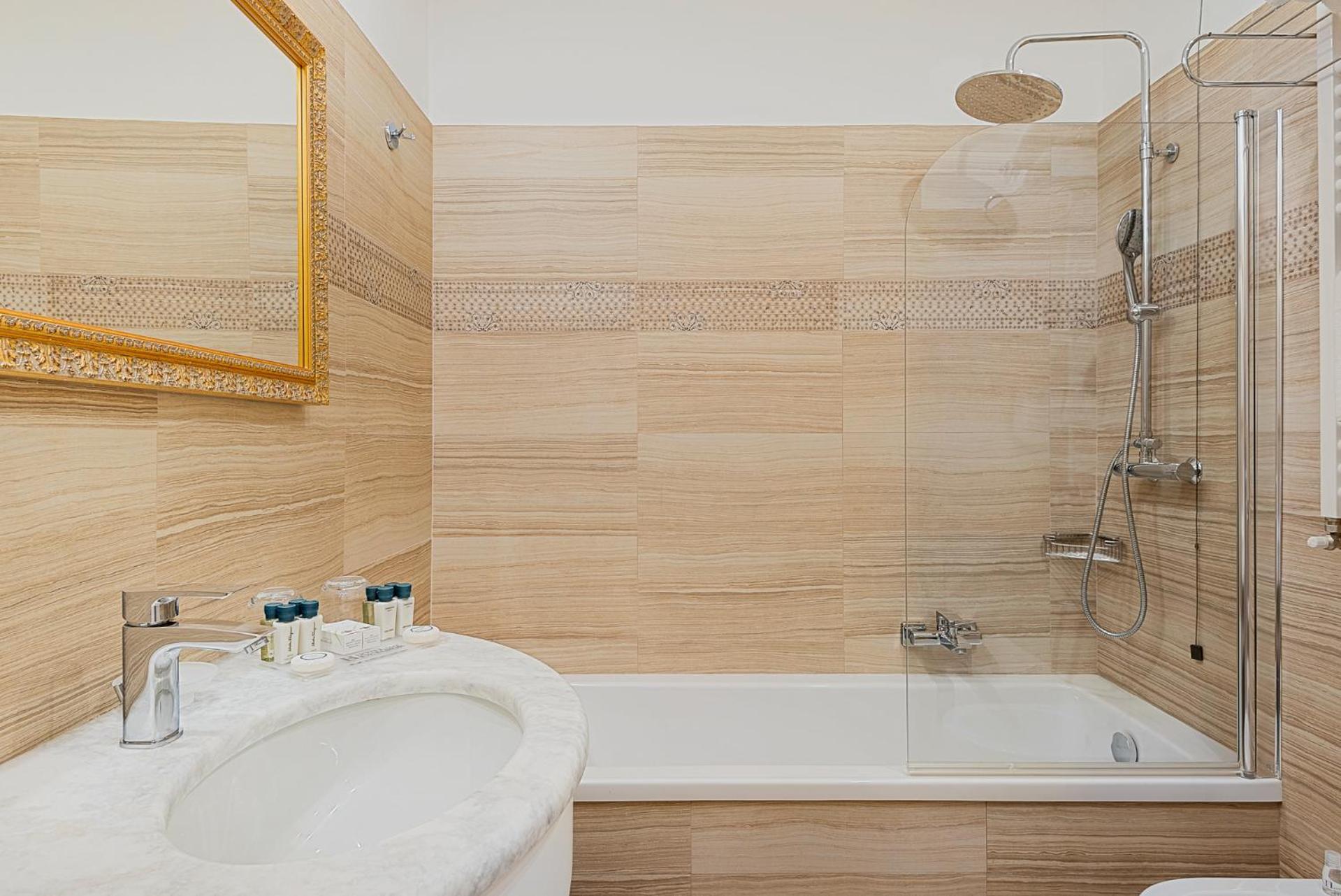 Two-Bedroom Suite - Photo 7