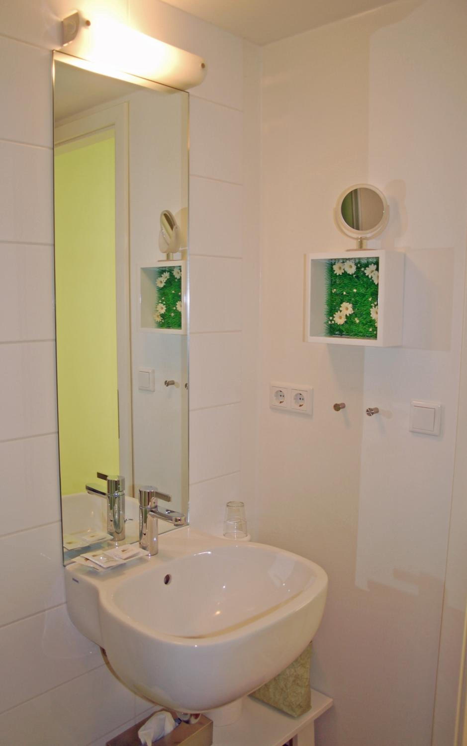 Double Room + - Photo 9