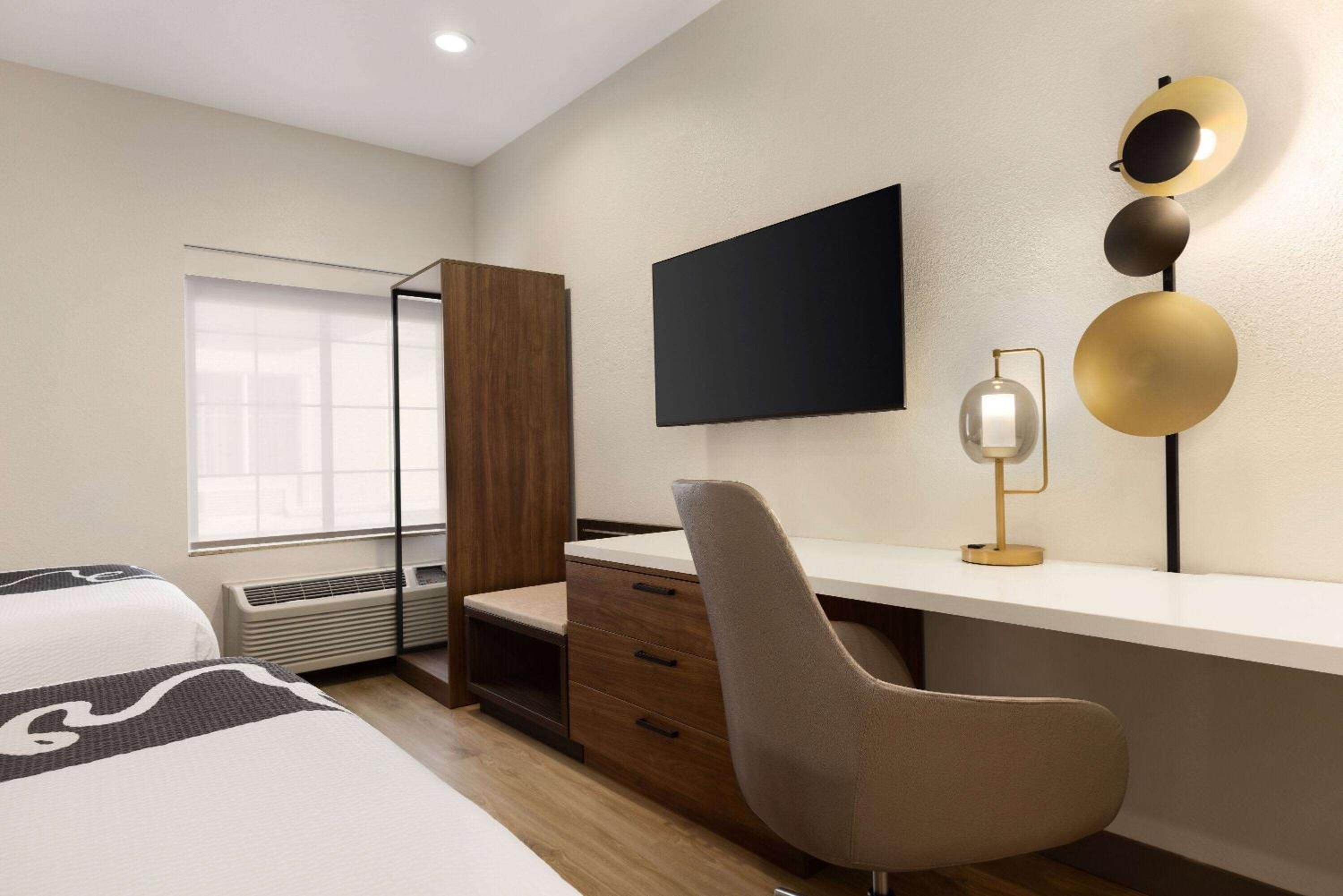 Deluxe Double Room with Two Double Beds - Photo 2