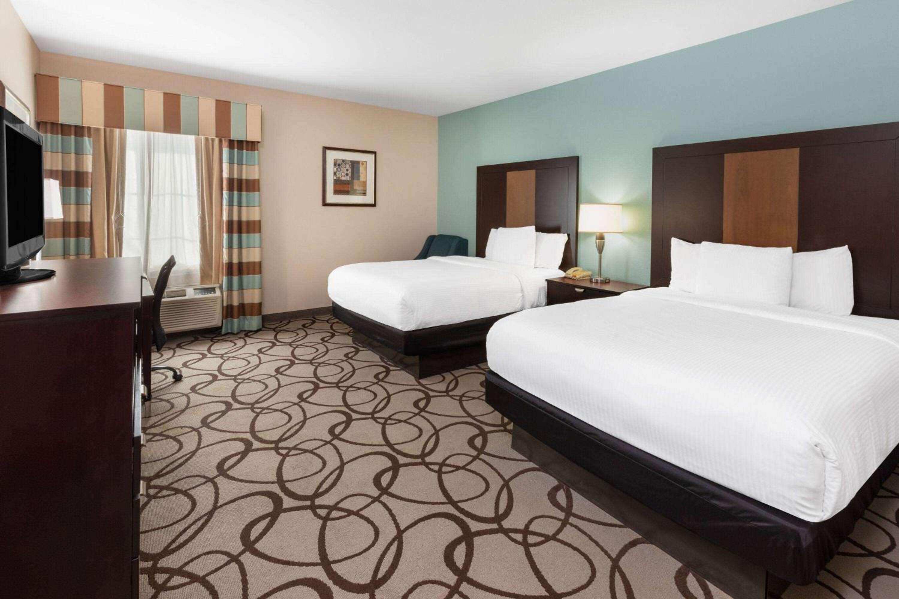 Queen Room with Two Queen Beds - Mobility Access/Non-Smoking - Photo 6