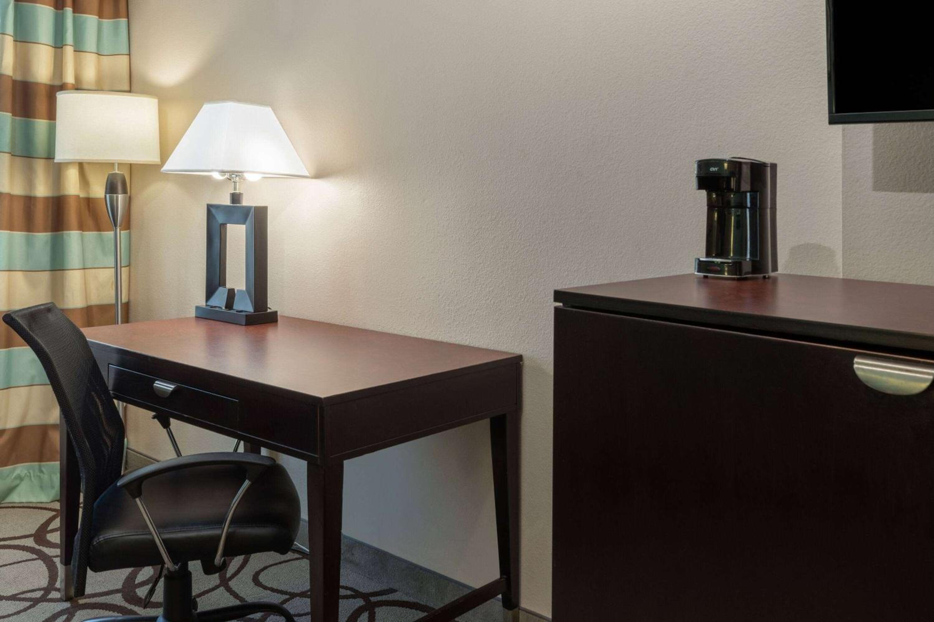 King Room - Mobility Access/Non-Smoking - Photo 10