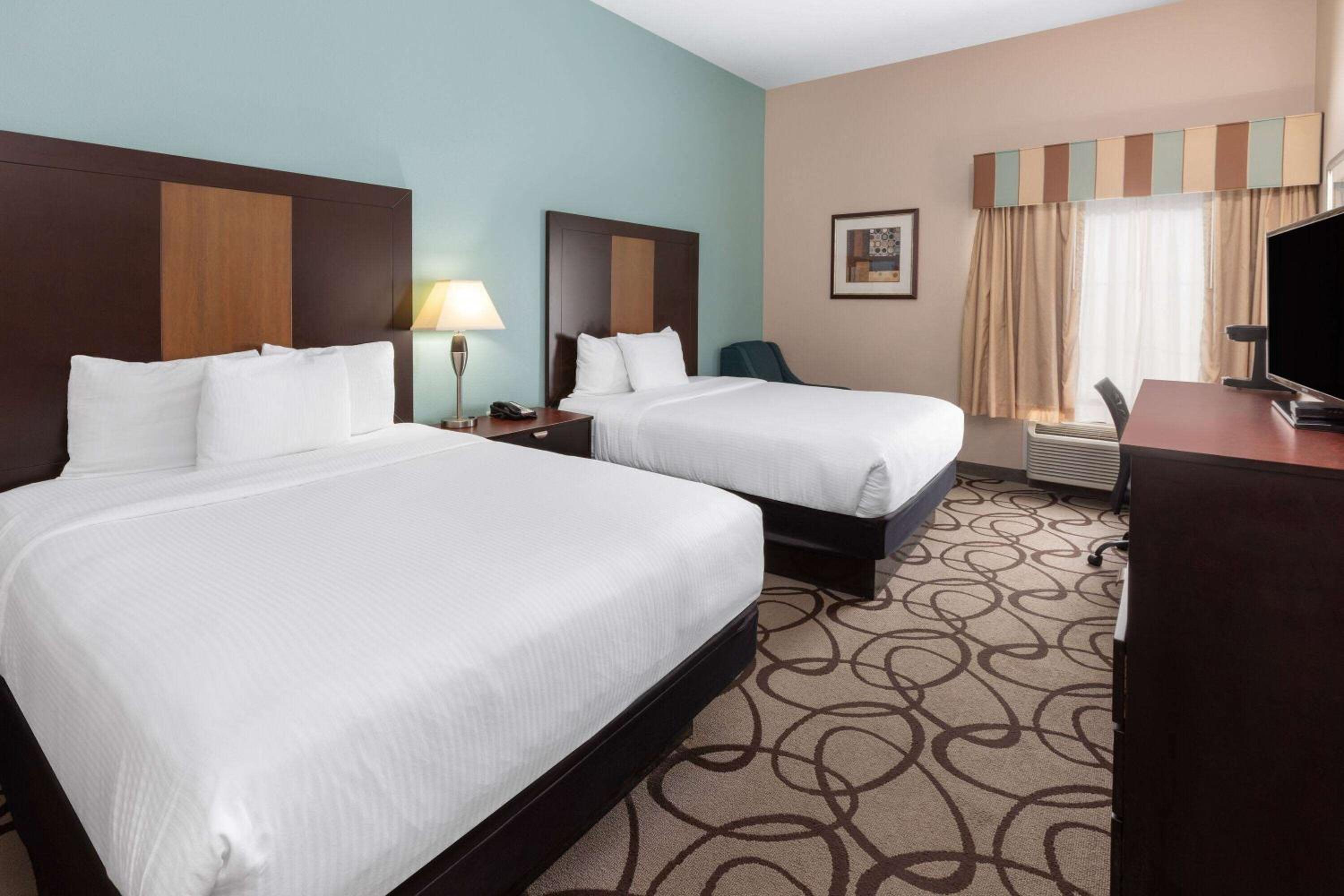 2 Queen Beds, Lake/Pool View, Non-Smoking - Photo 6