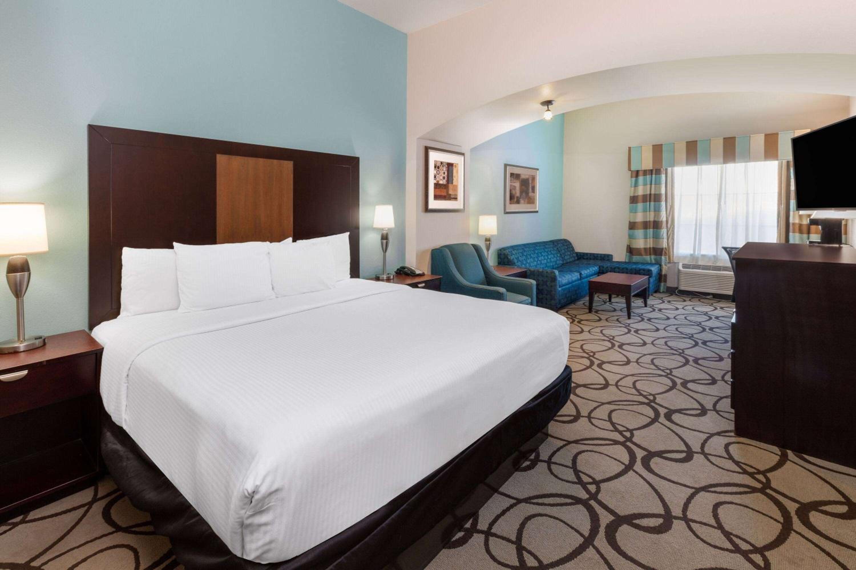 1 King Bed, Deluxe Family Studio Suite, City View, Non-Smoking - Photo 8