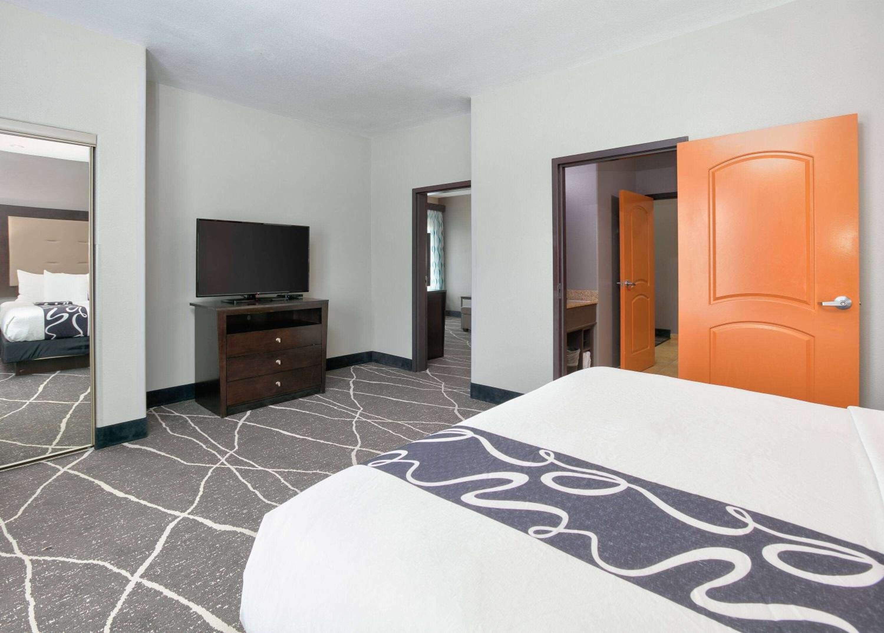 King Suite - Non-Smoking - Photo 1