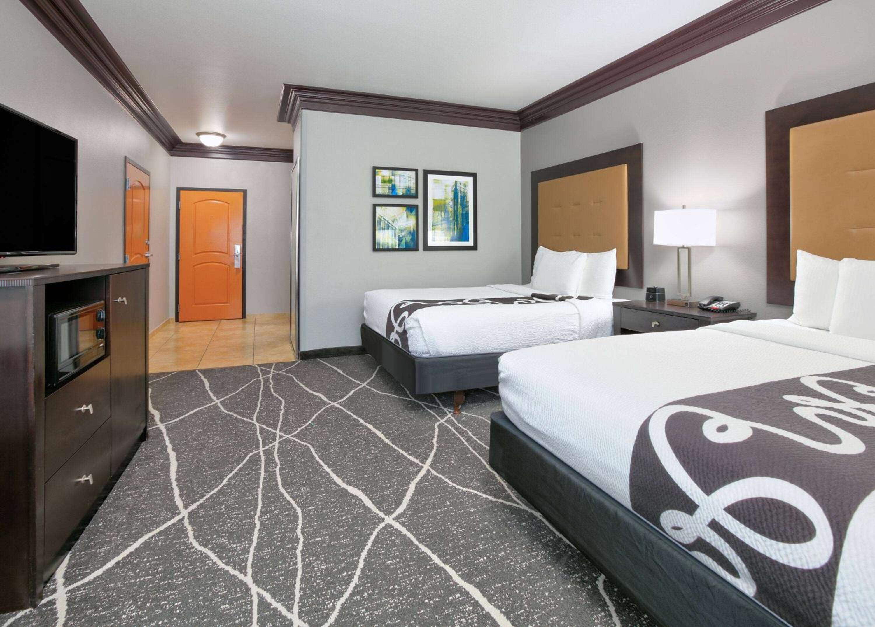Queen Room with Two Queen Beds and Mobility/Hearing Access - Non-Smoking - Photo 2
