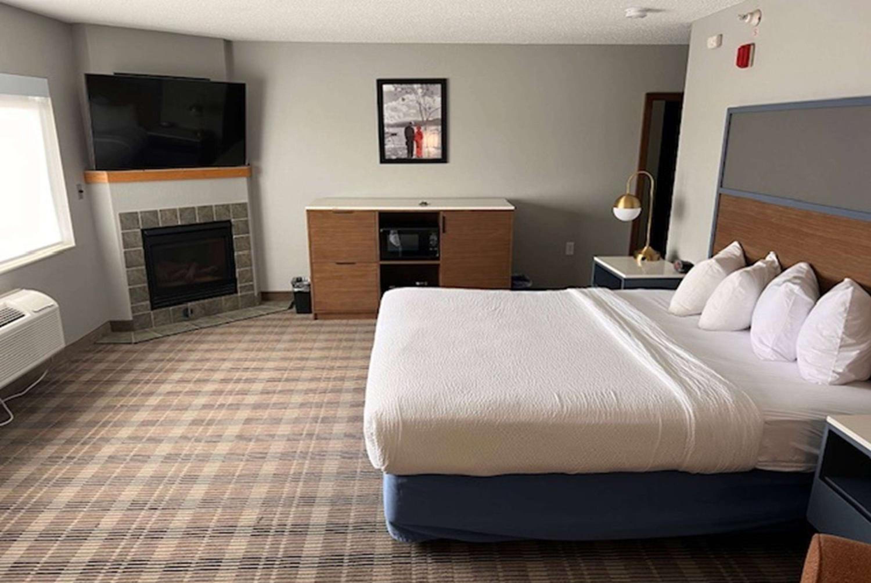 Superior King Suite - Non-Smoking - Photo 1