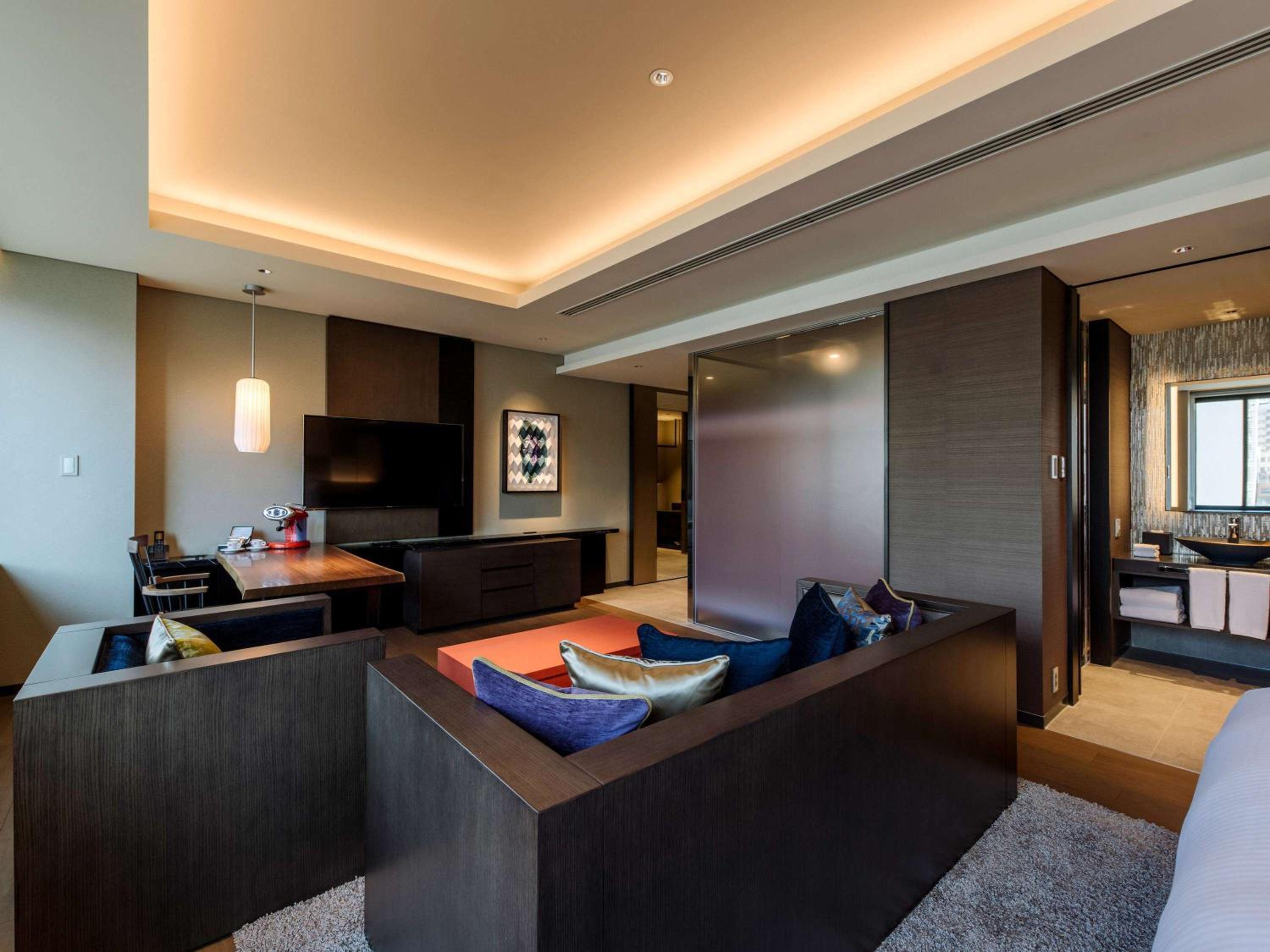 Superior King Suite with Lounge Access photo