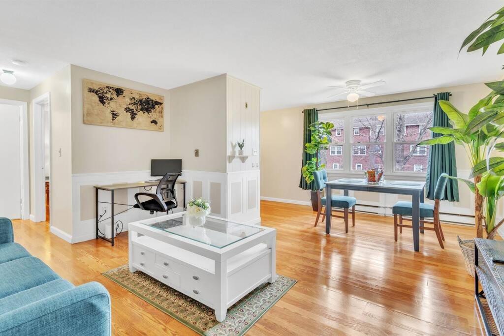 One-Bedroom Apartment photo 1
