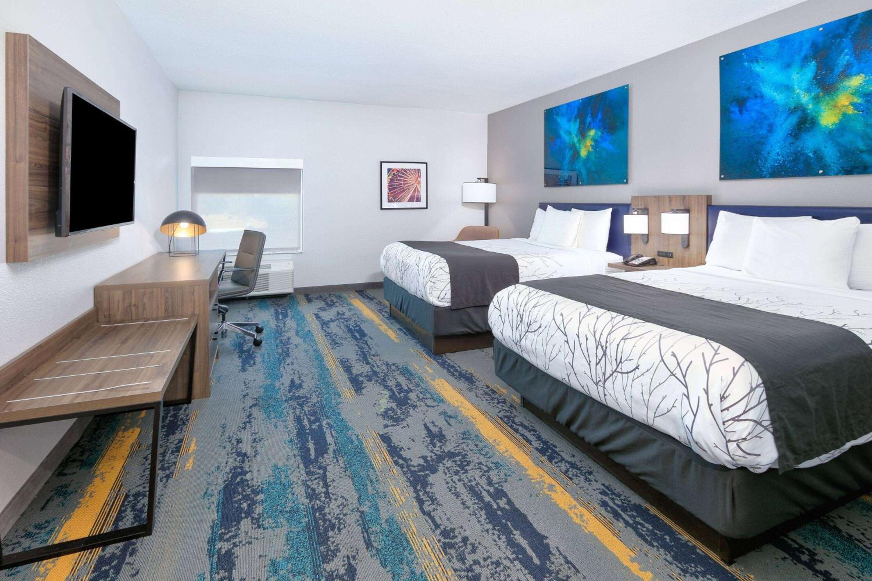 Premier Queen Room with Two Queen Beds - Non-Smoking - Photo 5