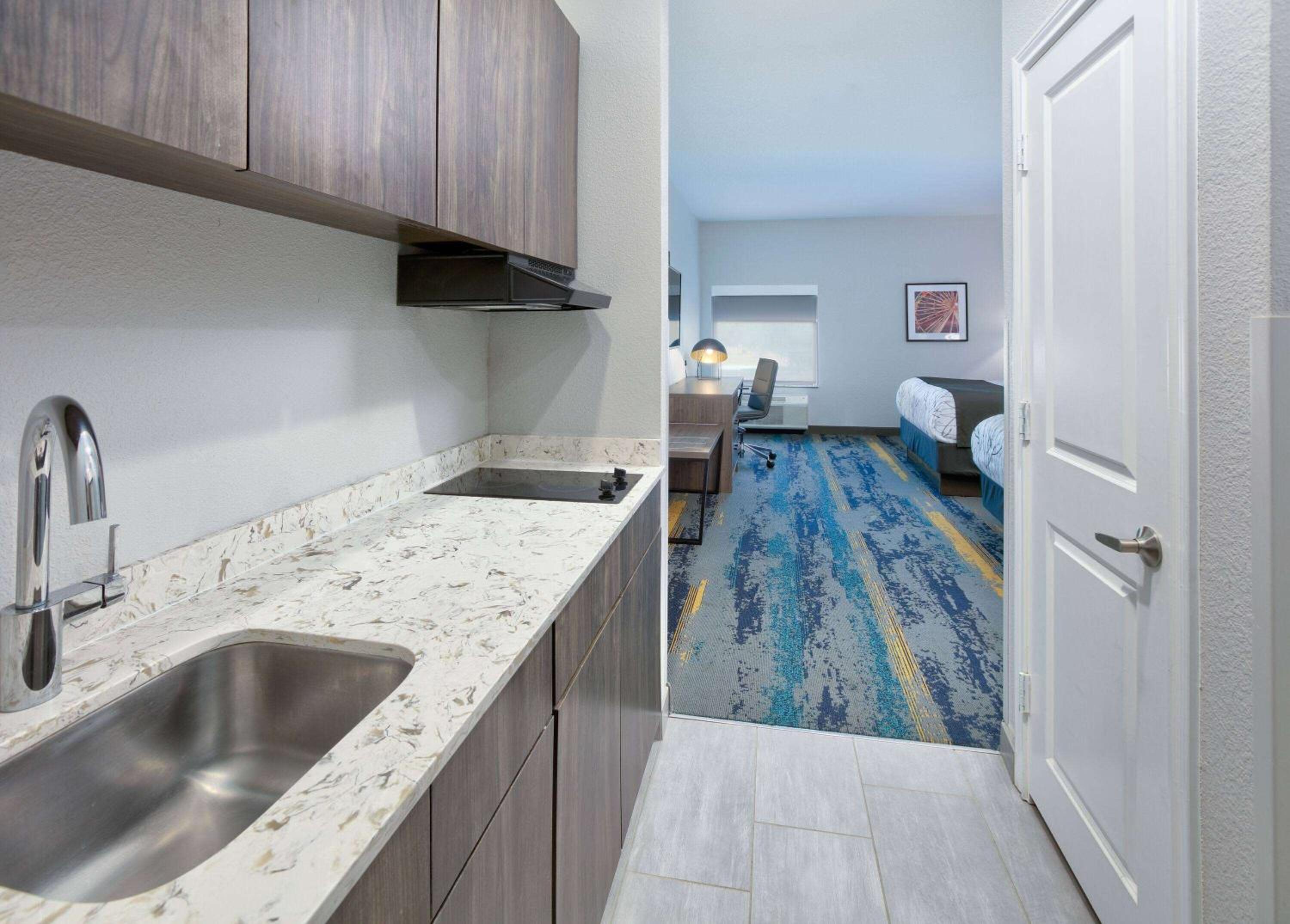 2 Queen Beds, Mobility/Hearing Access Premier Room, Tub w/ Grab Bars, No Smoking - Photo 2