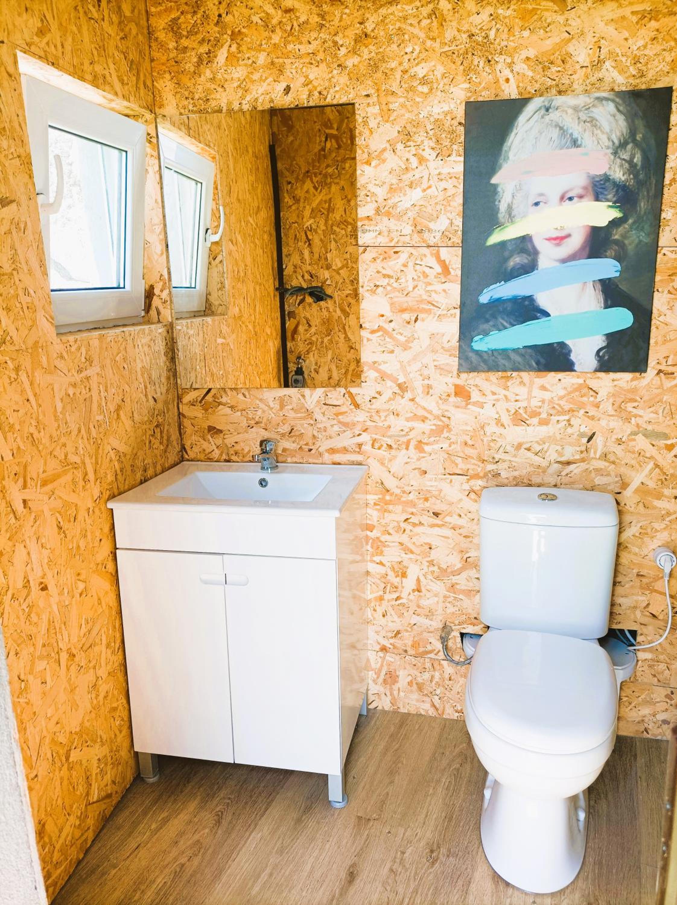 One-Bedroom House - Photo 15