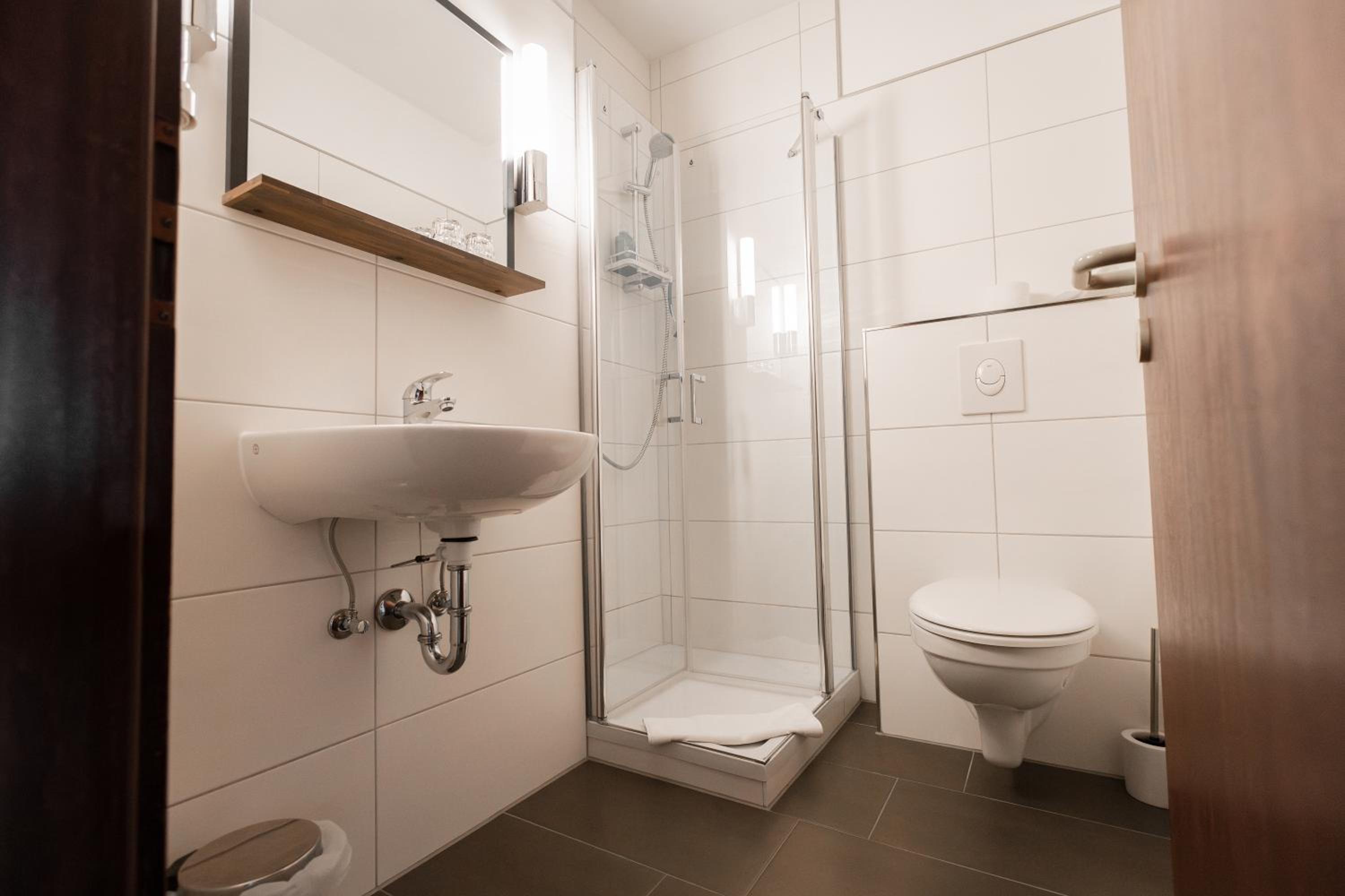 Double Room with Balcony - Photo 4