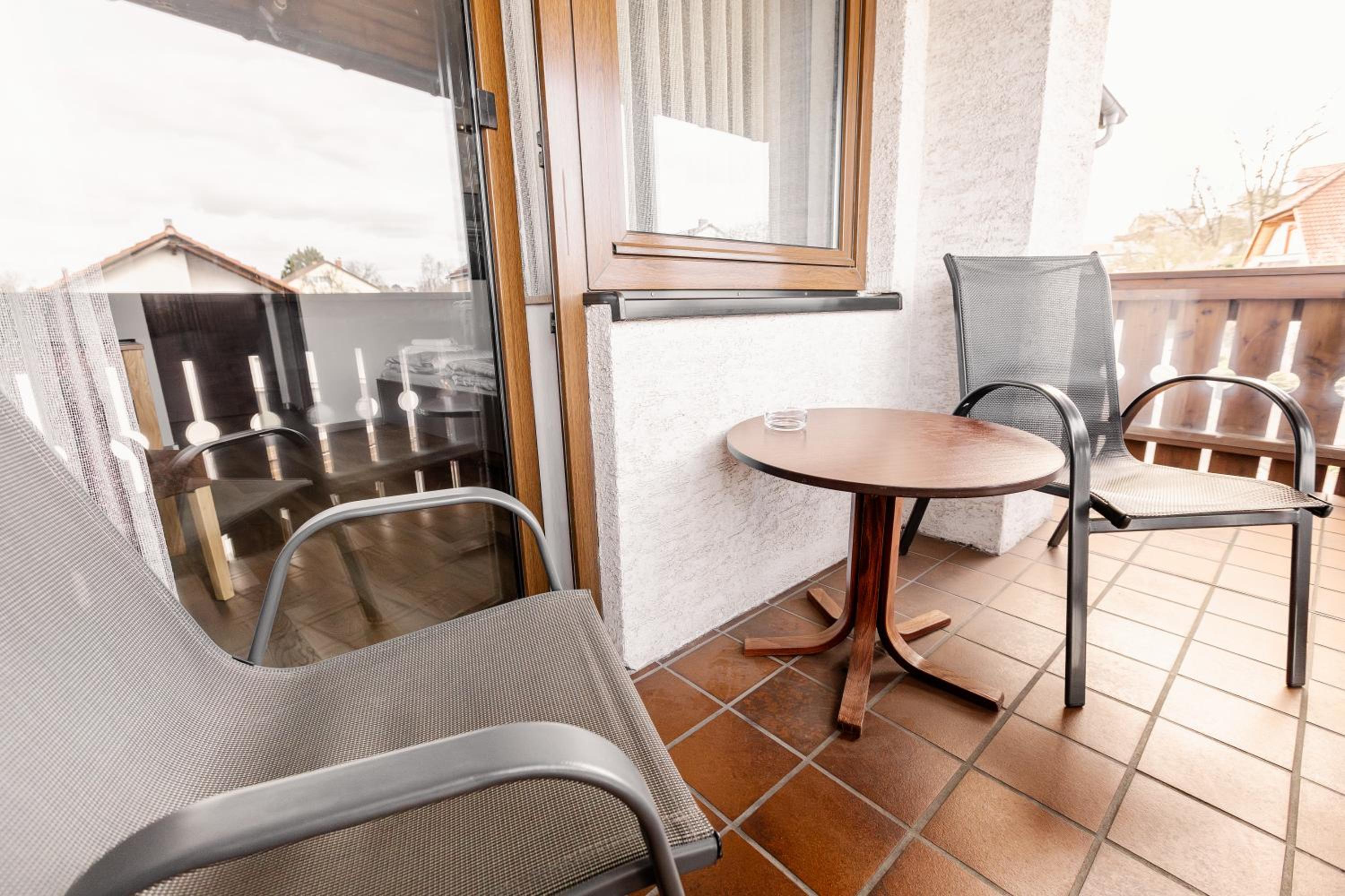 Double Room with Balcony - Photo 3