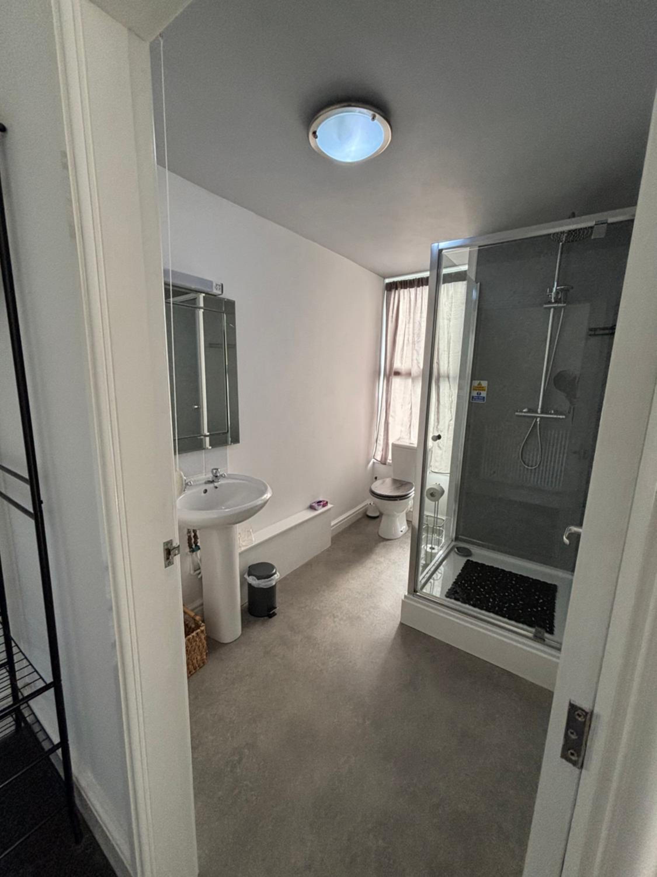 Deluxe King Room photo 2