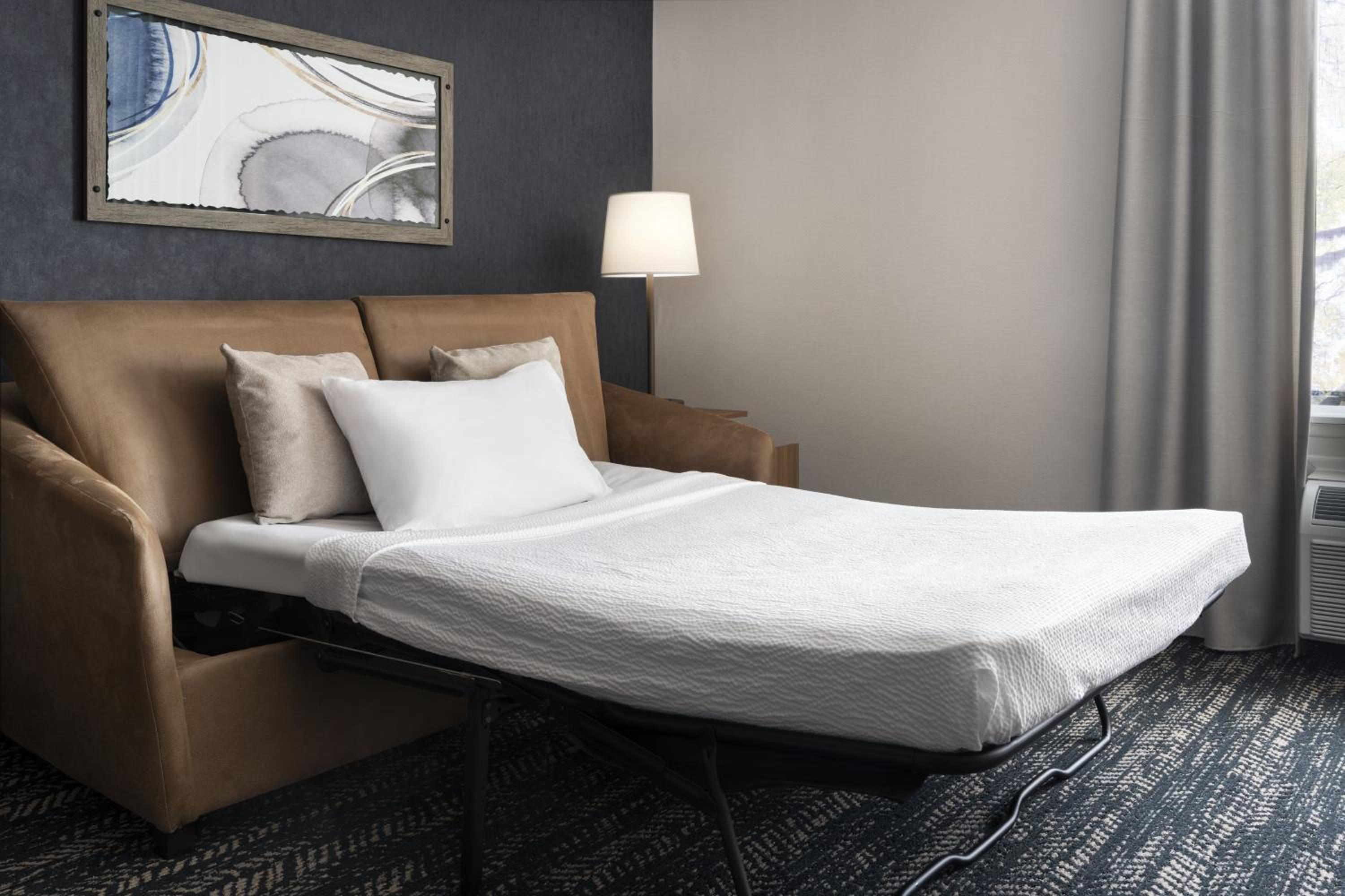 King Suite with Sofa Bed and Balcony - Photo 2