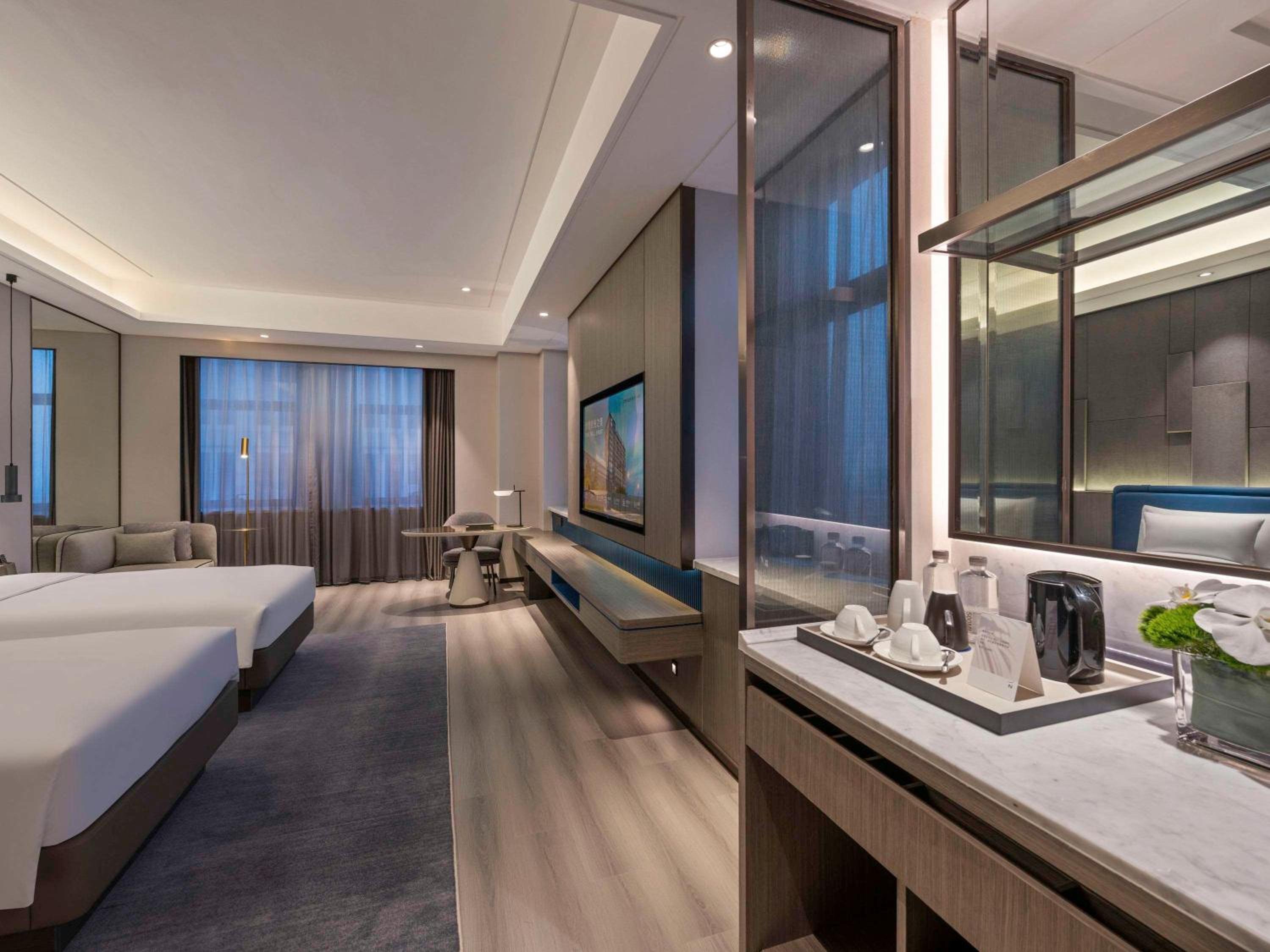 Classic Room with 1 King-Size Bed