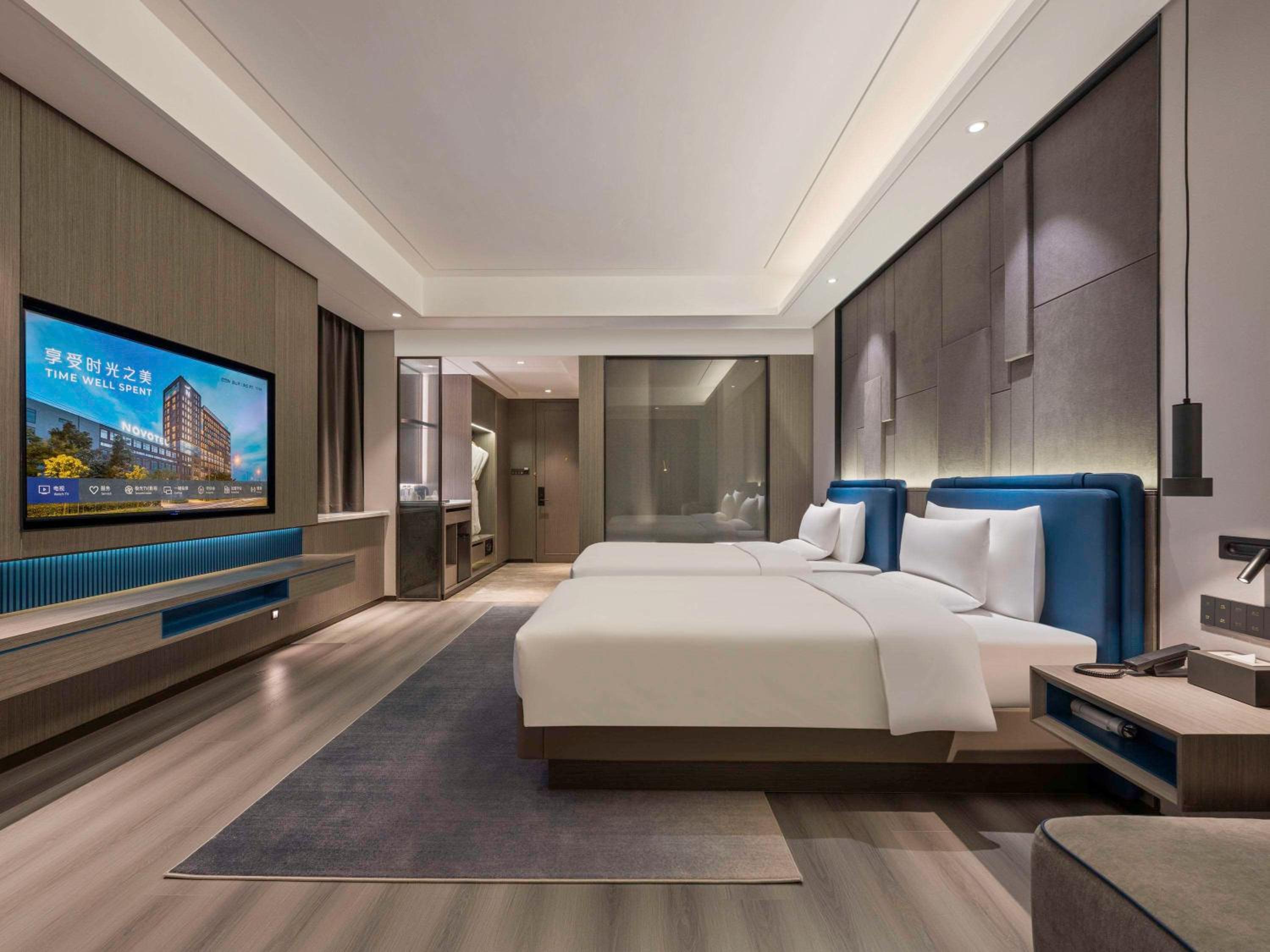 Deluxe Room Twin Beds