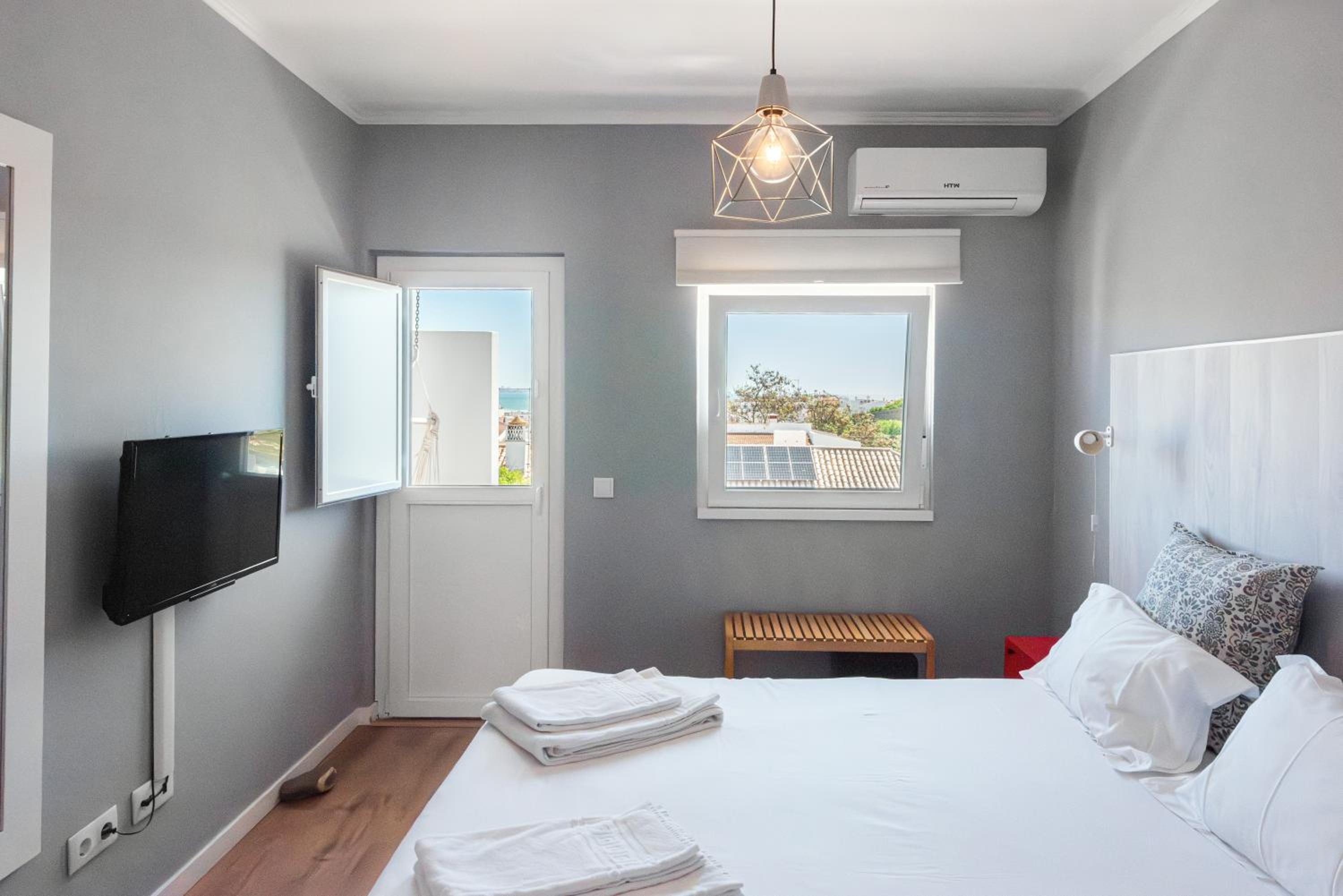 Deluxe Double Room with Balcony and Sea View