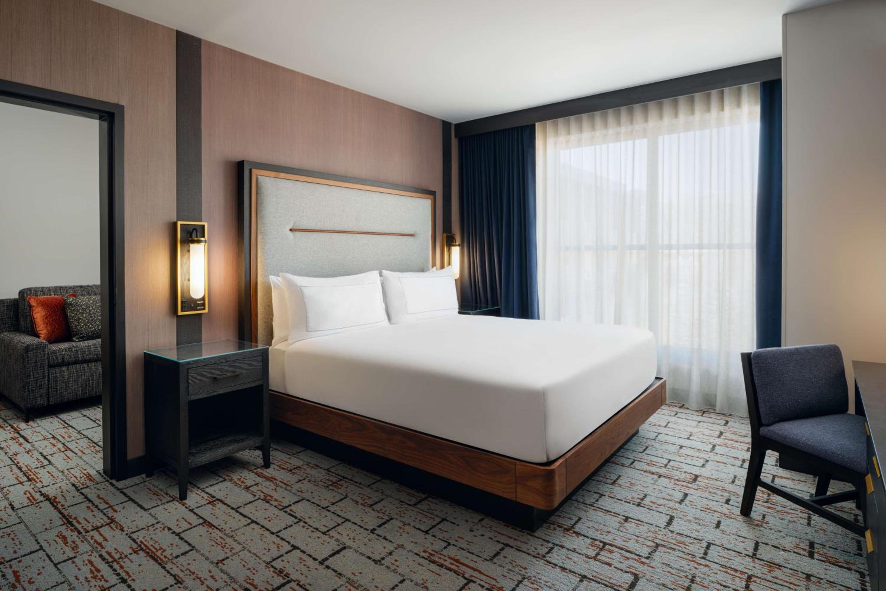 King Suite - Photo 2