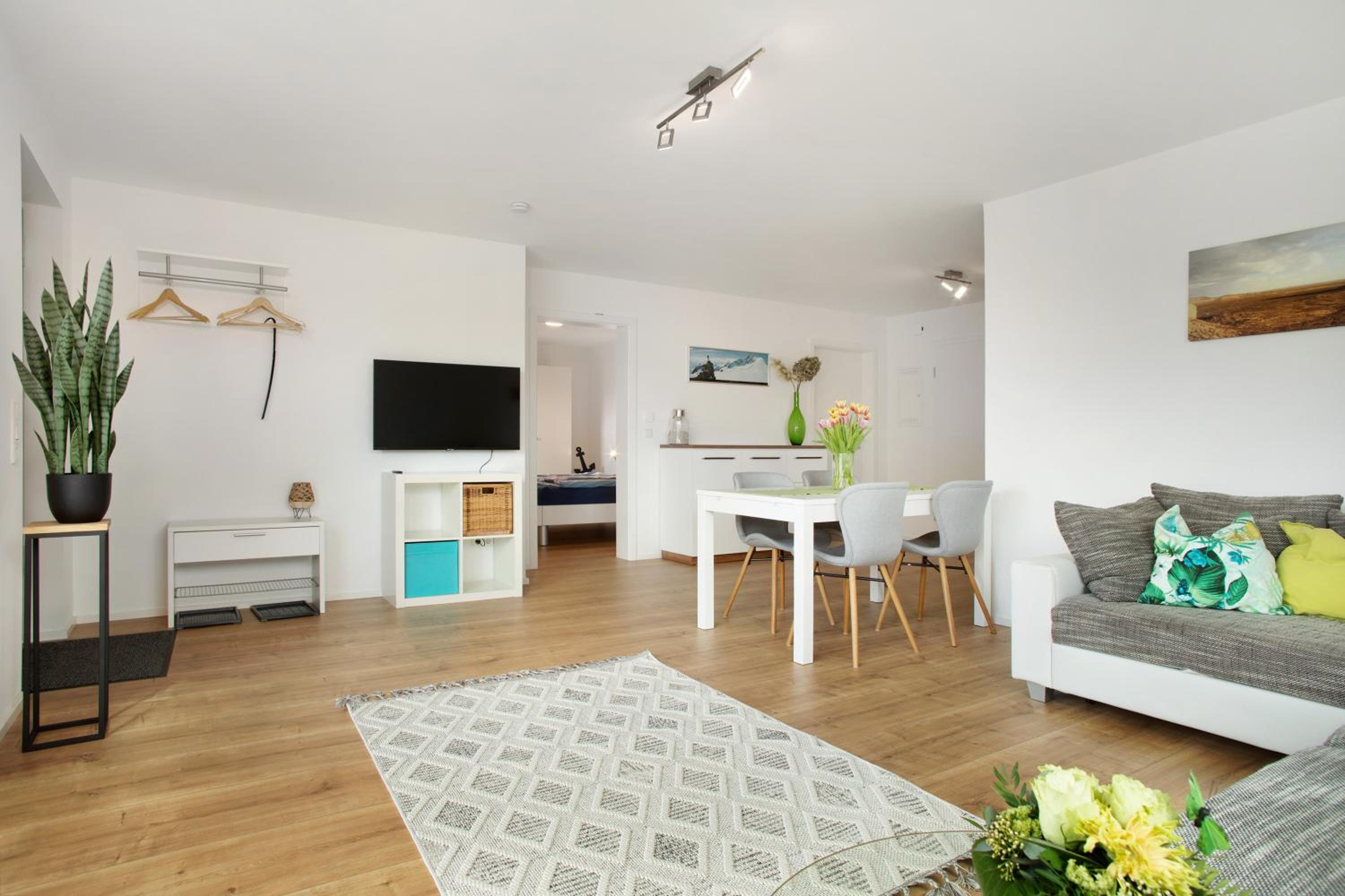 One-Bedroom Apartment with Lake View