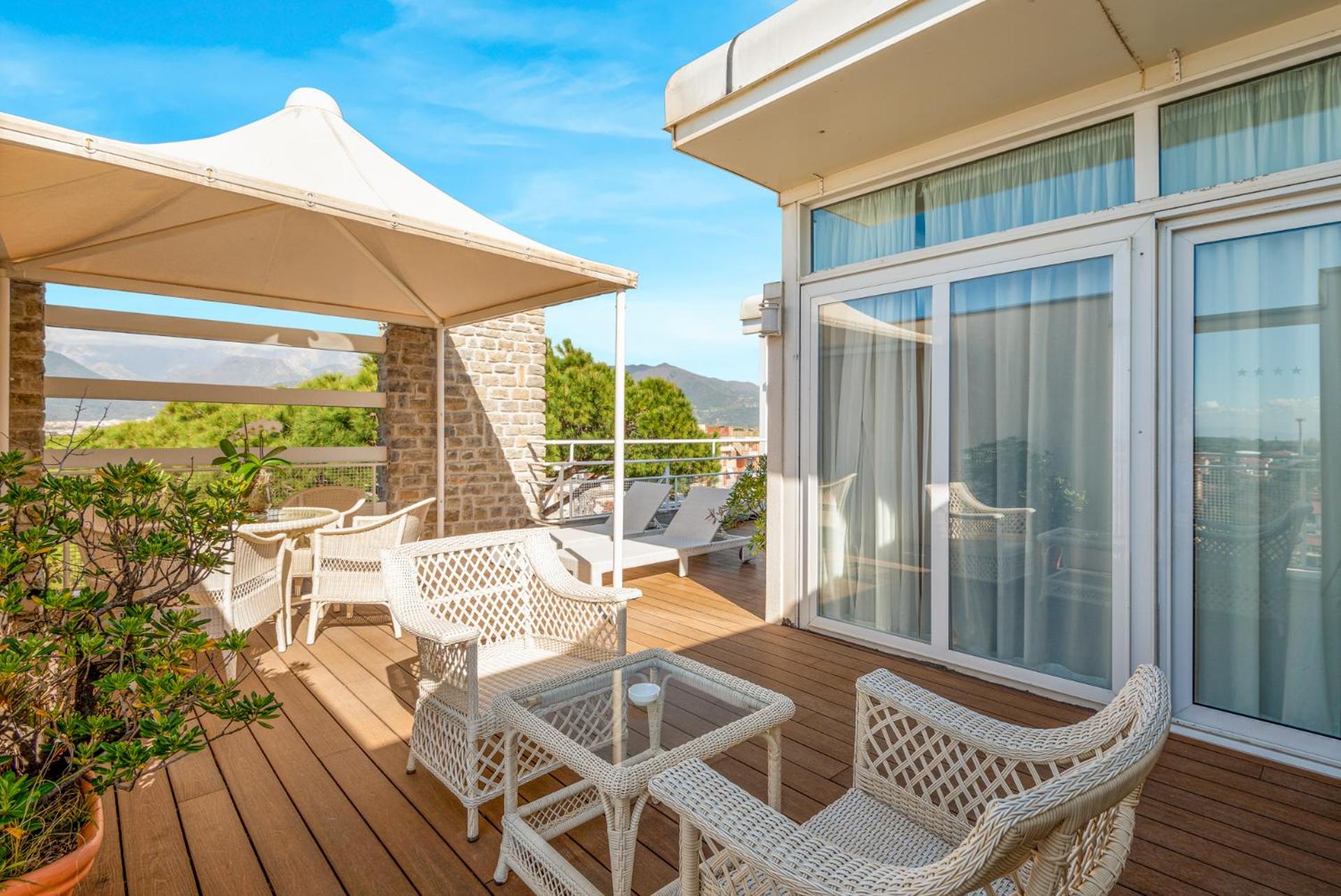 Executive Suite with Terrace - Photo 6