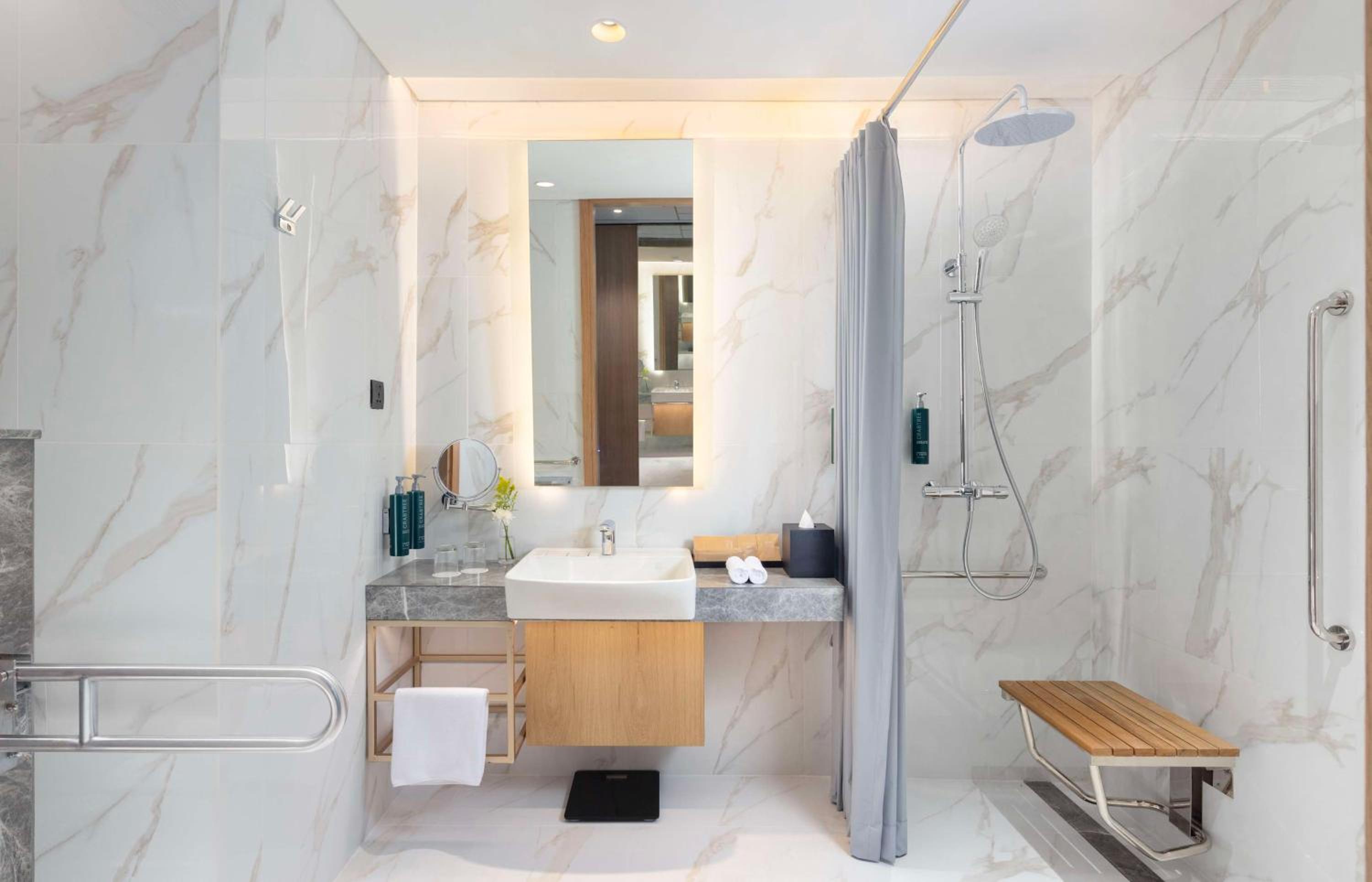 King Room - Mobility Accessible  - Photo 3