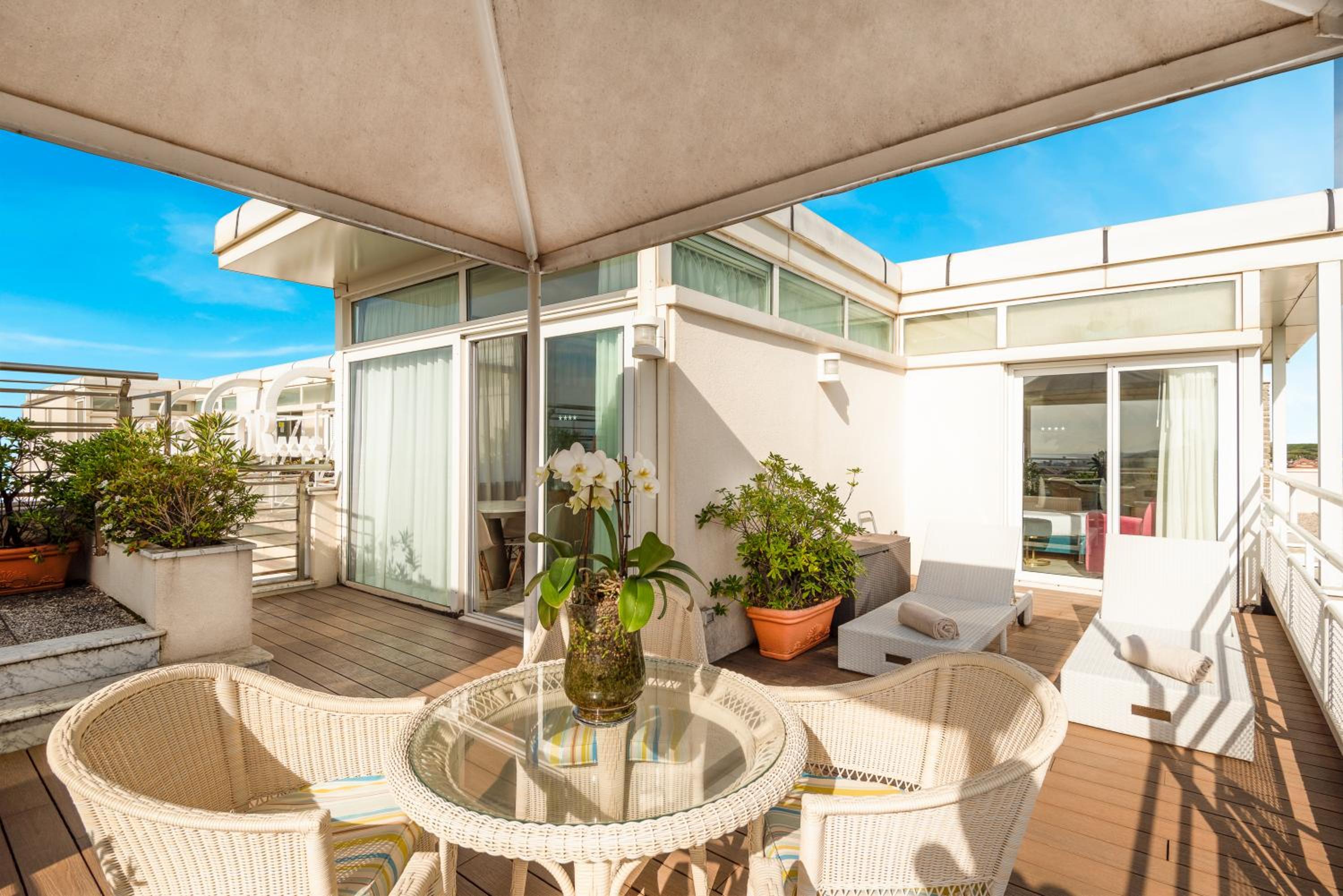 Executive Suite with Terrace - Photo 10