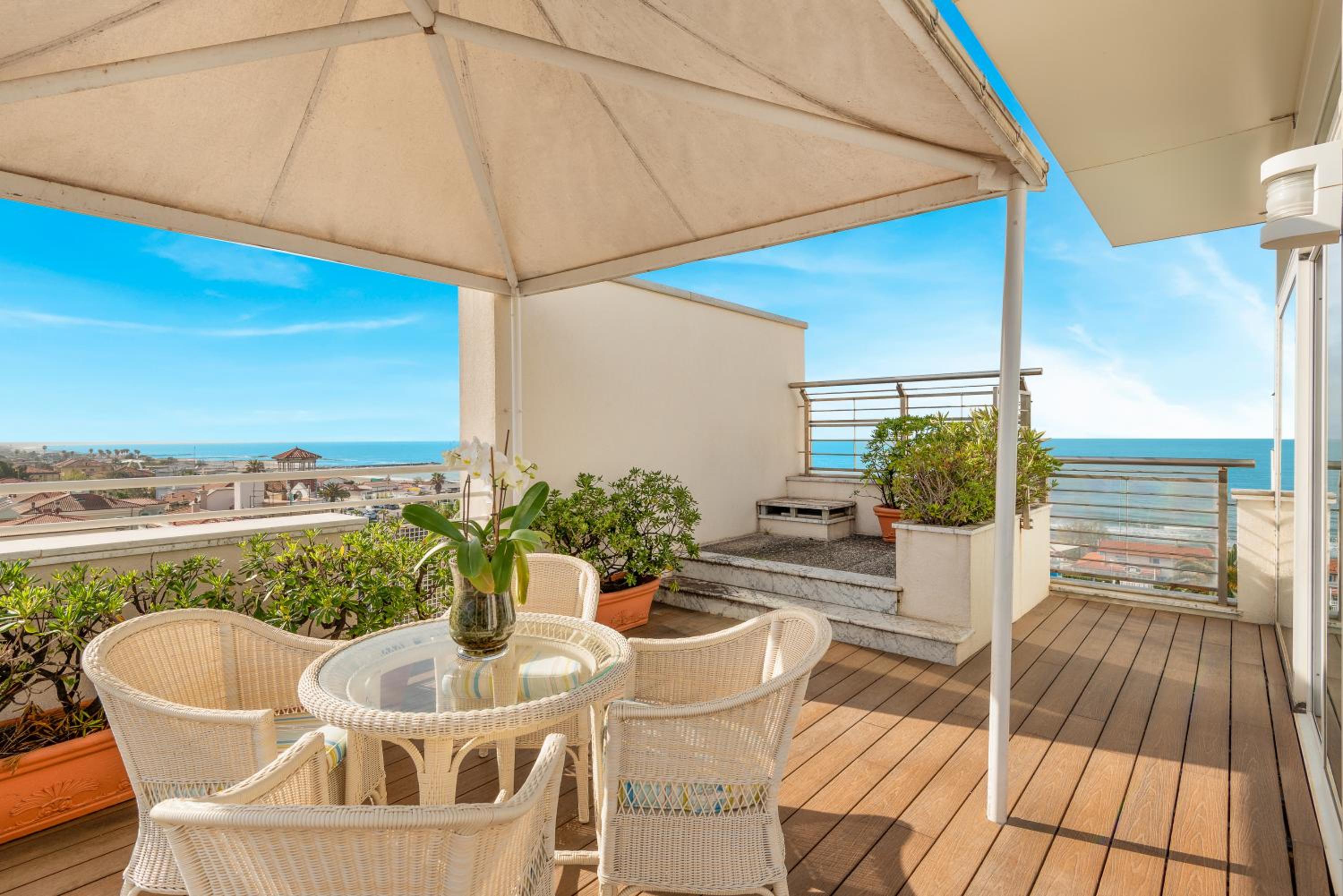 Executive Suite with Terrace - Photo 11