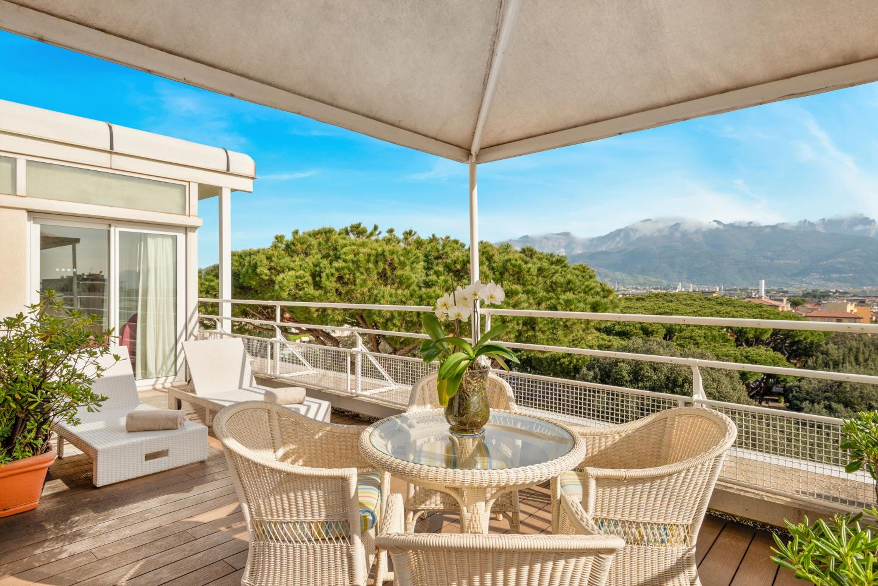 Executive Suite with Terrace - Photo 9