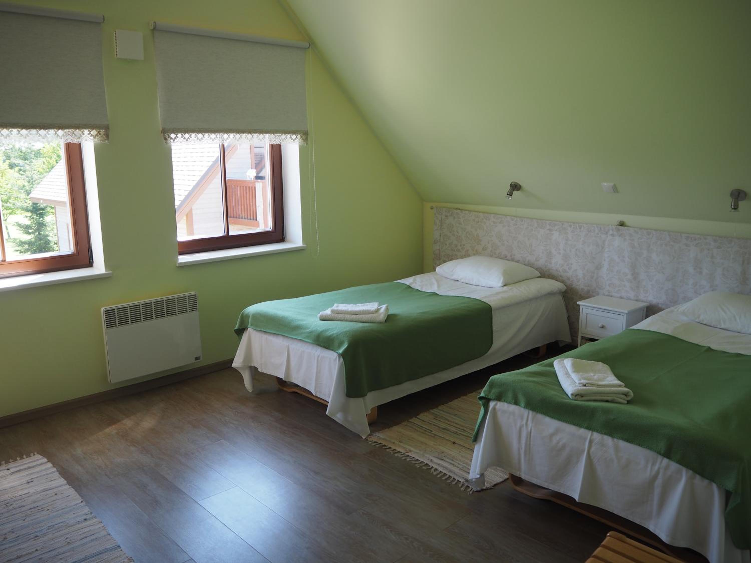 Large Twin Room - Photo 3
