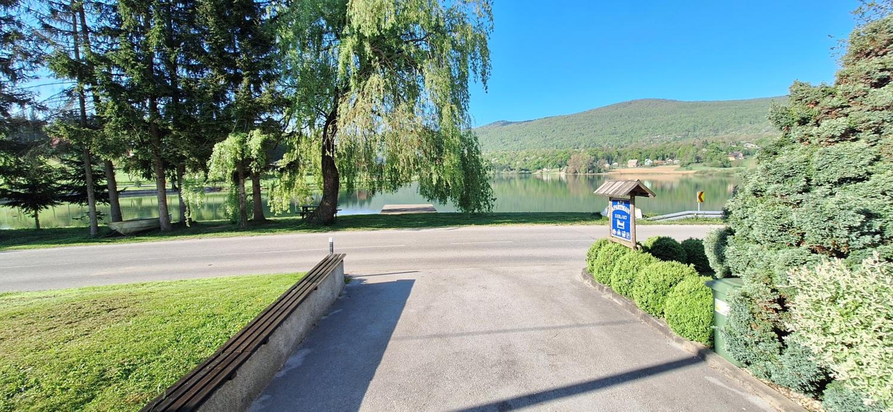 Apartment with Lake View - Photo 36