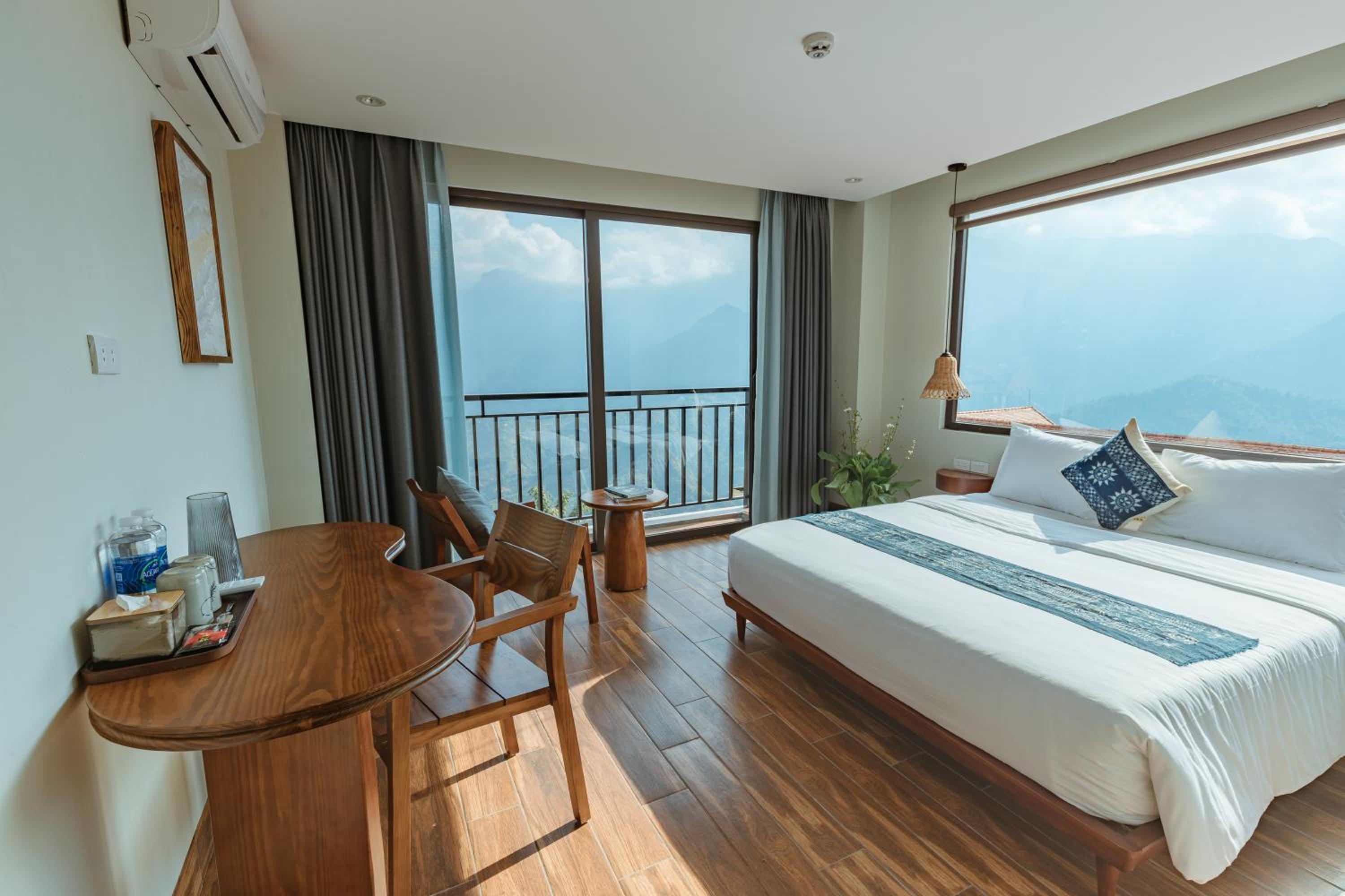 King Room with Mountain View photo 2