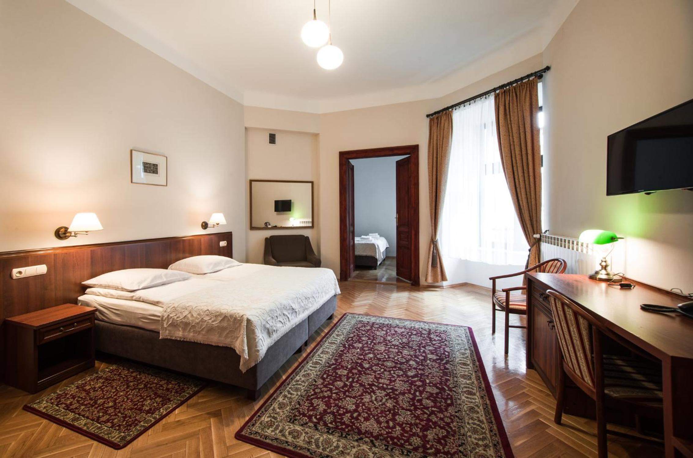 Quadruple Room - Photo 8