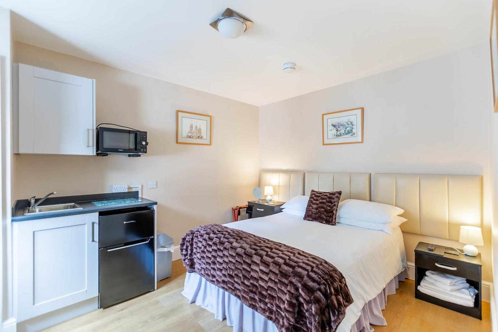 Studio - Photo 1