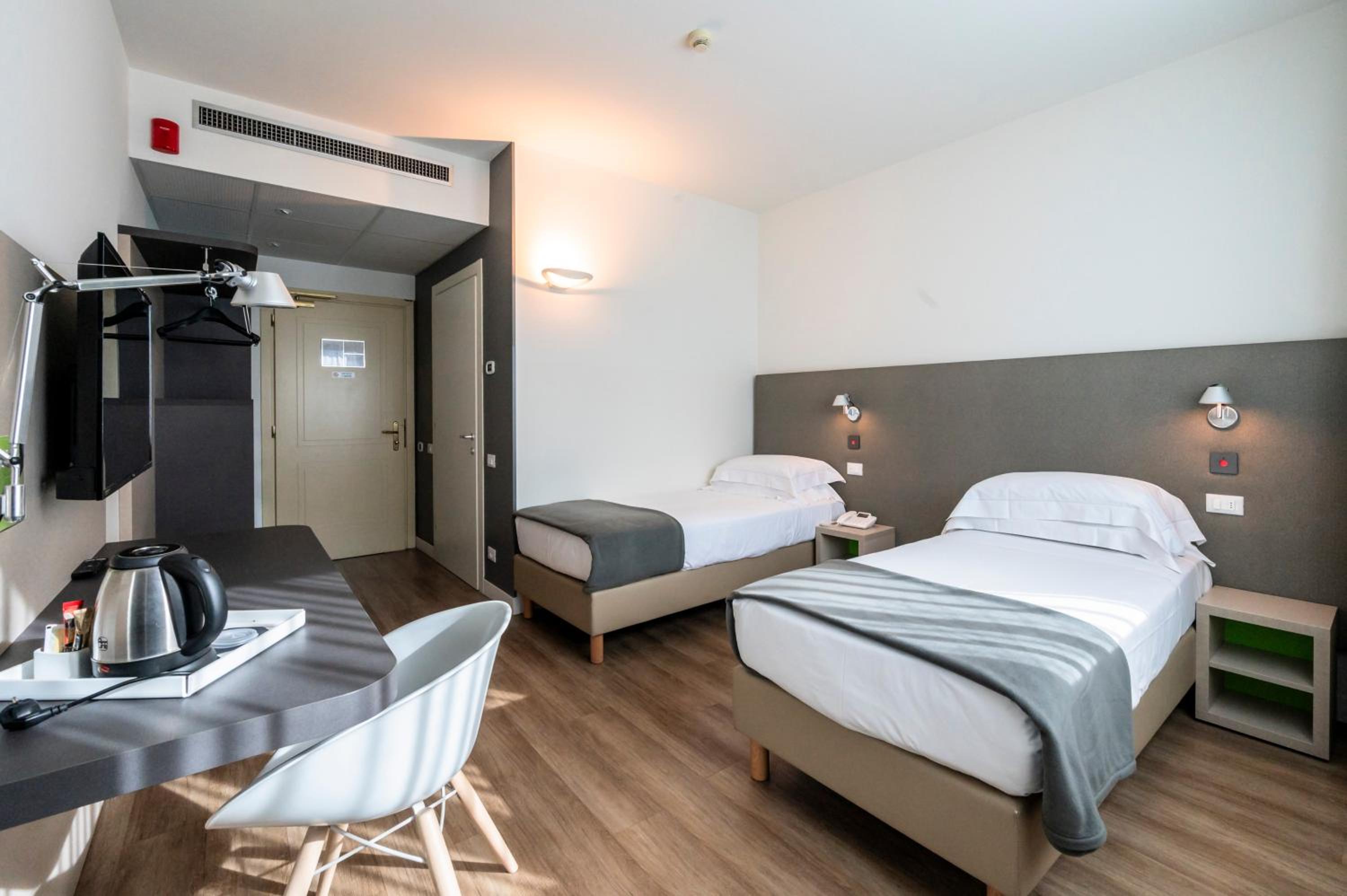 Double or Twin Room - Disability Access photo 3