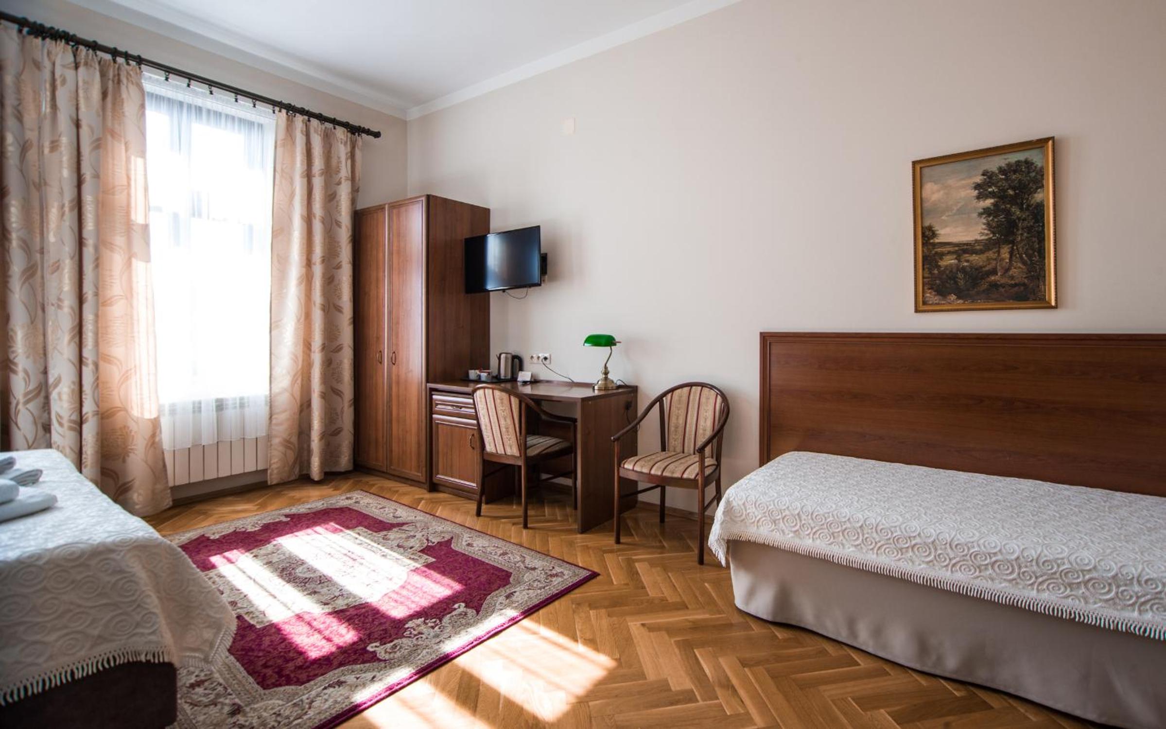 Standard Twin Room - Photo 4