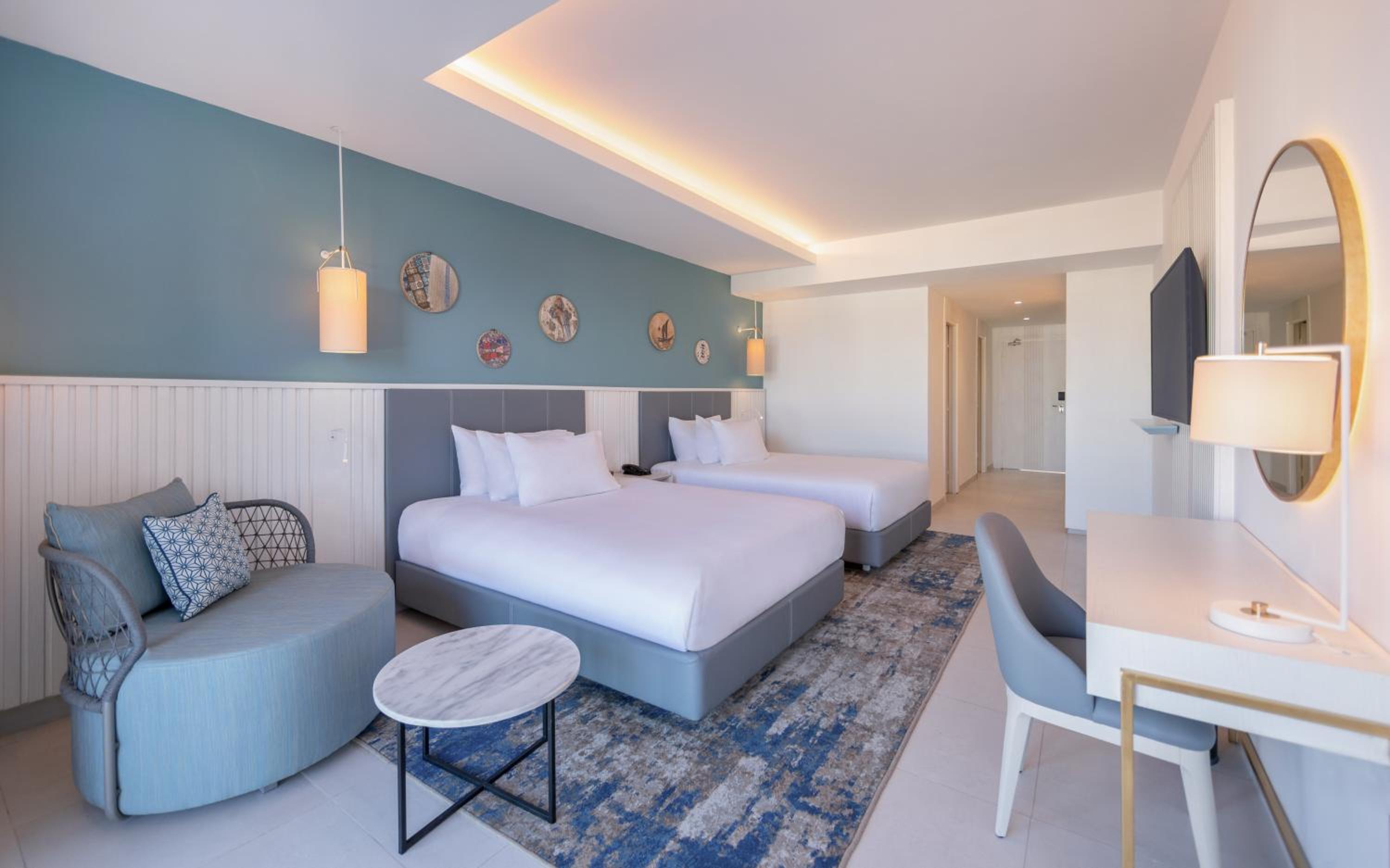 Double Room with Two Double Beds - Pool or Garden View - Photo 1
