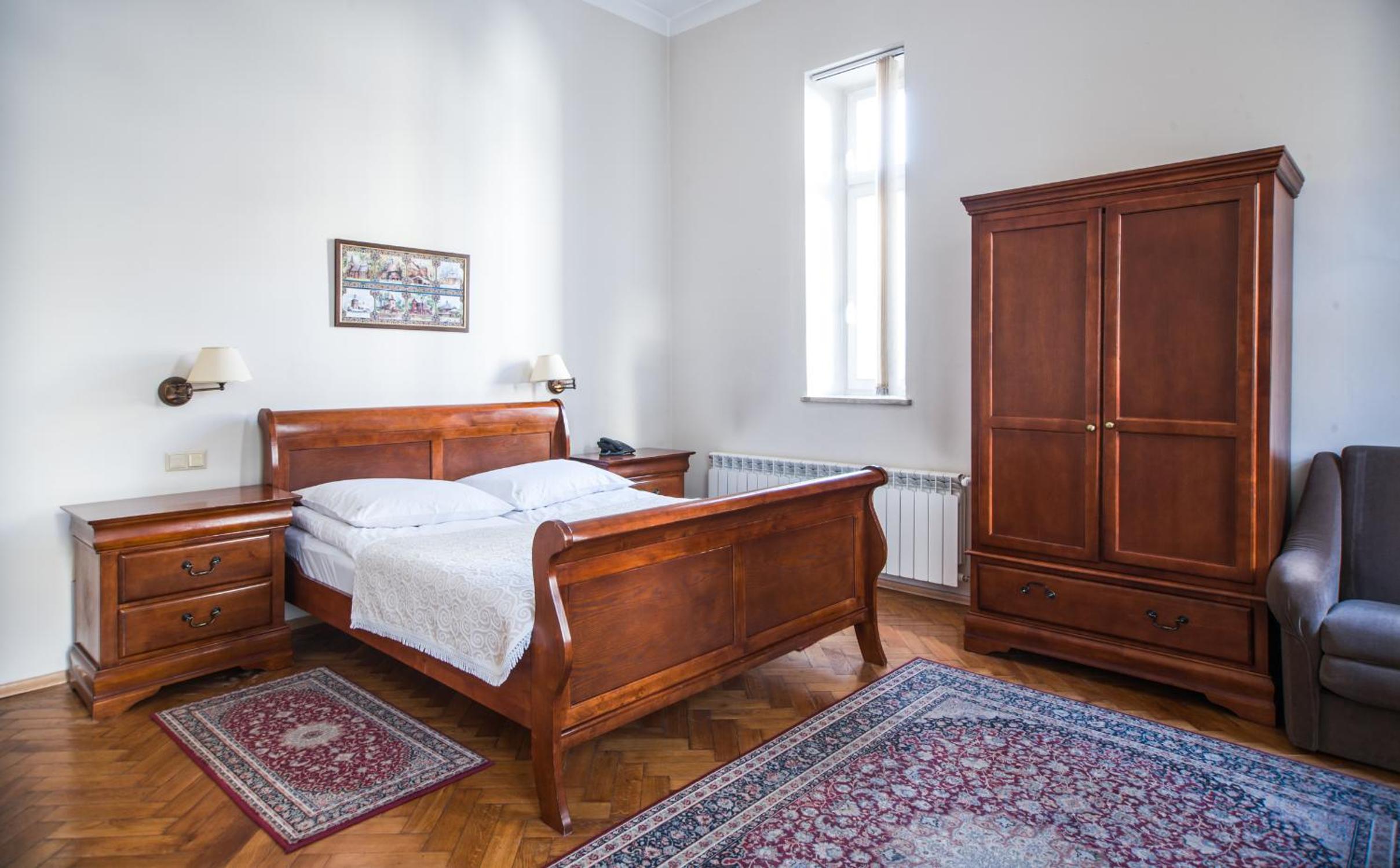 Double Room - Photo 5