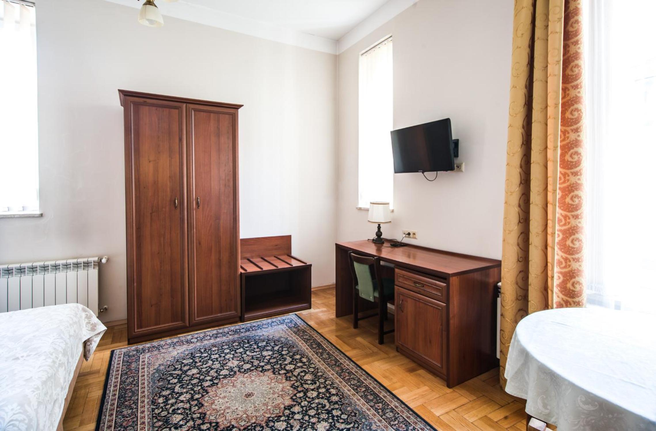 Double or Twin Room - Photo 6