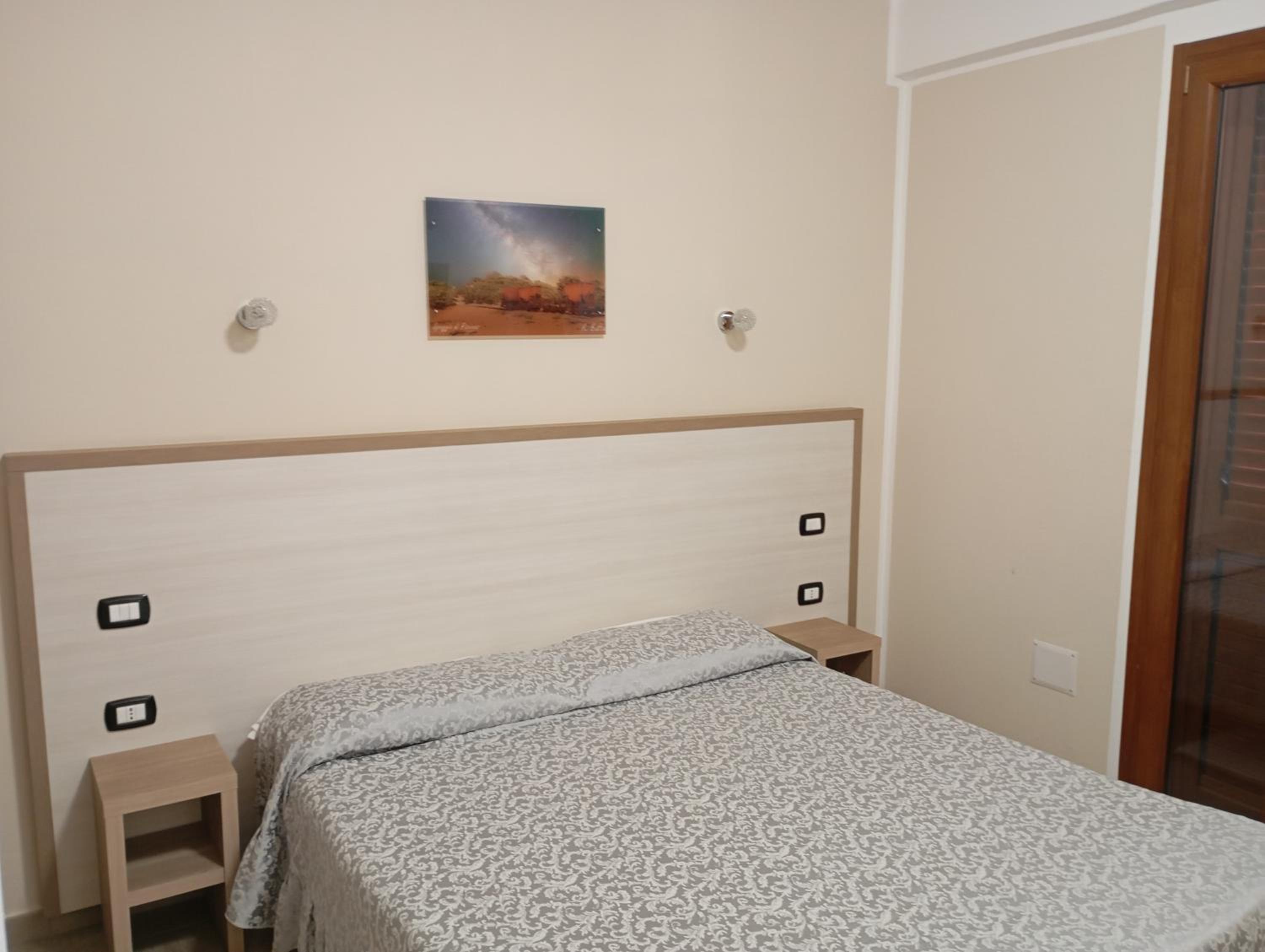 Deluxe Double or Twin Room with Balcony - Photo 3